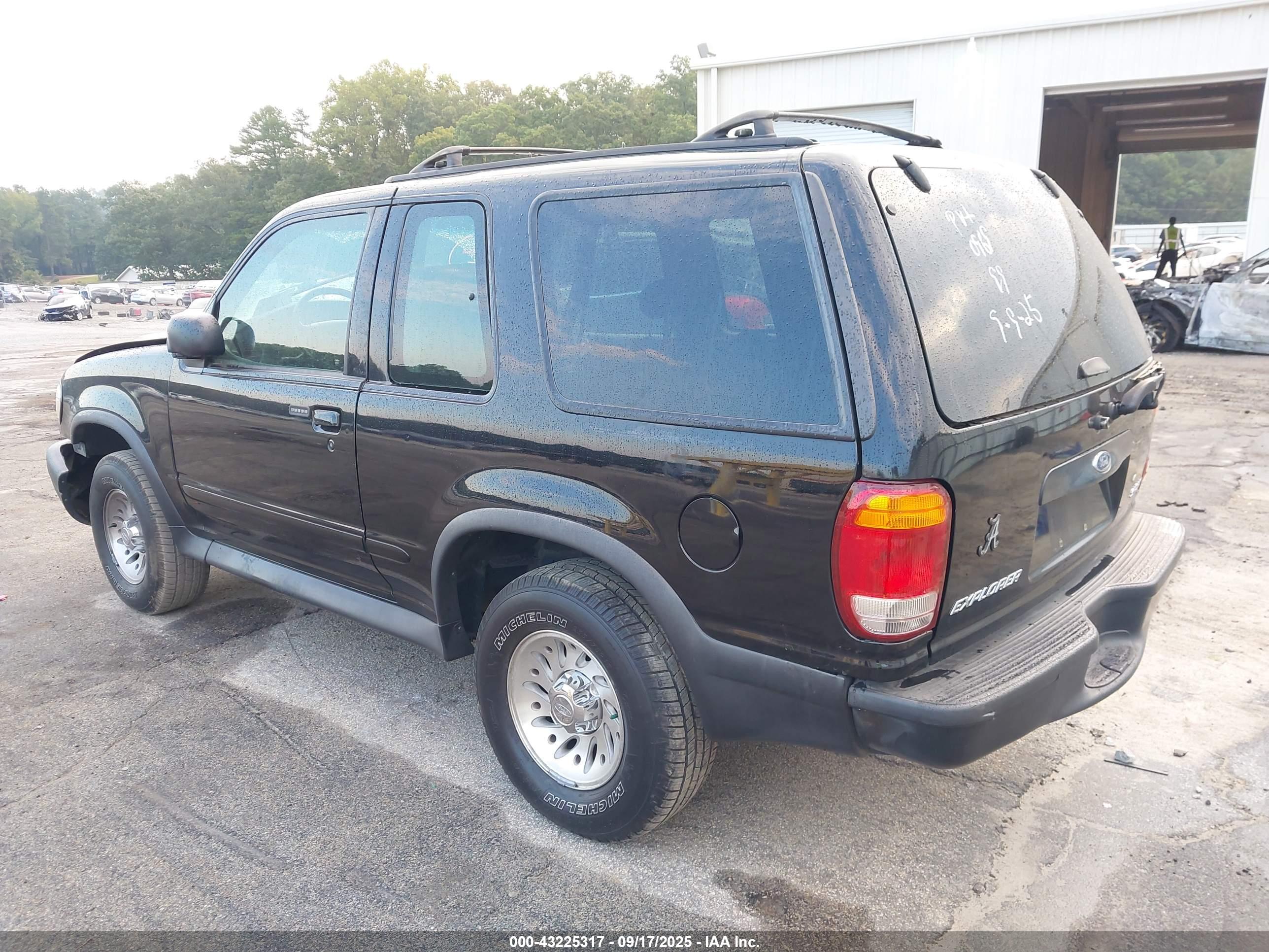 FORD EXPLORER image 3