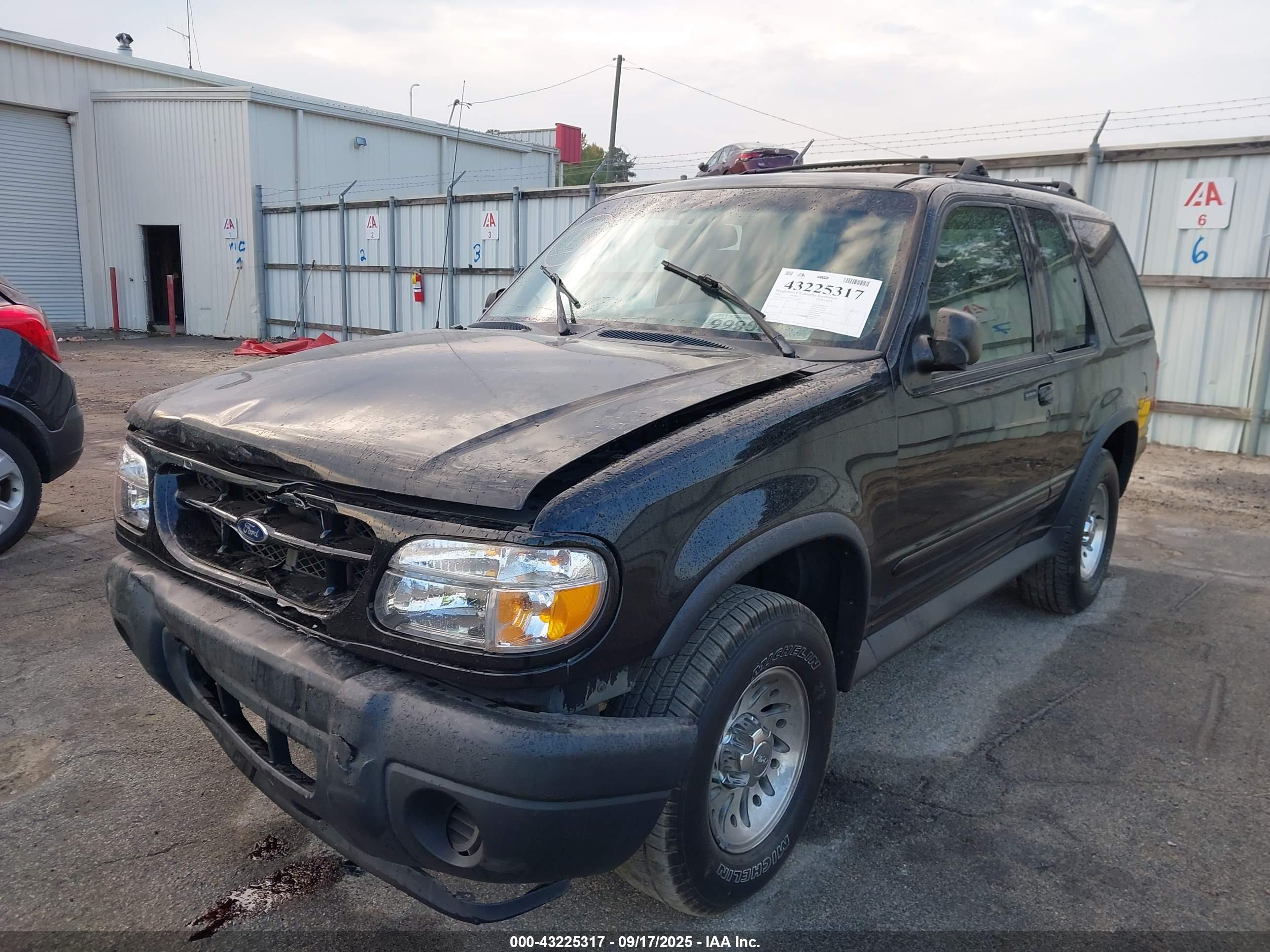 FORD EXPLORER image 6