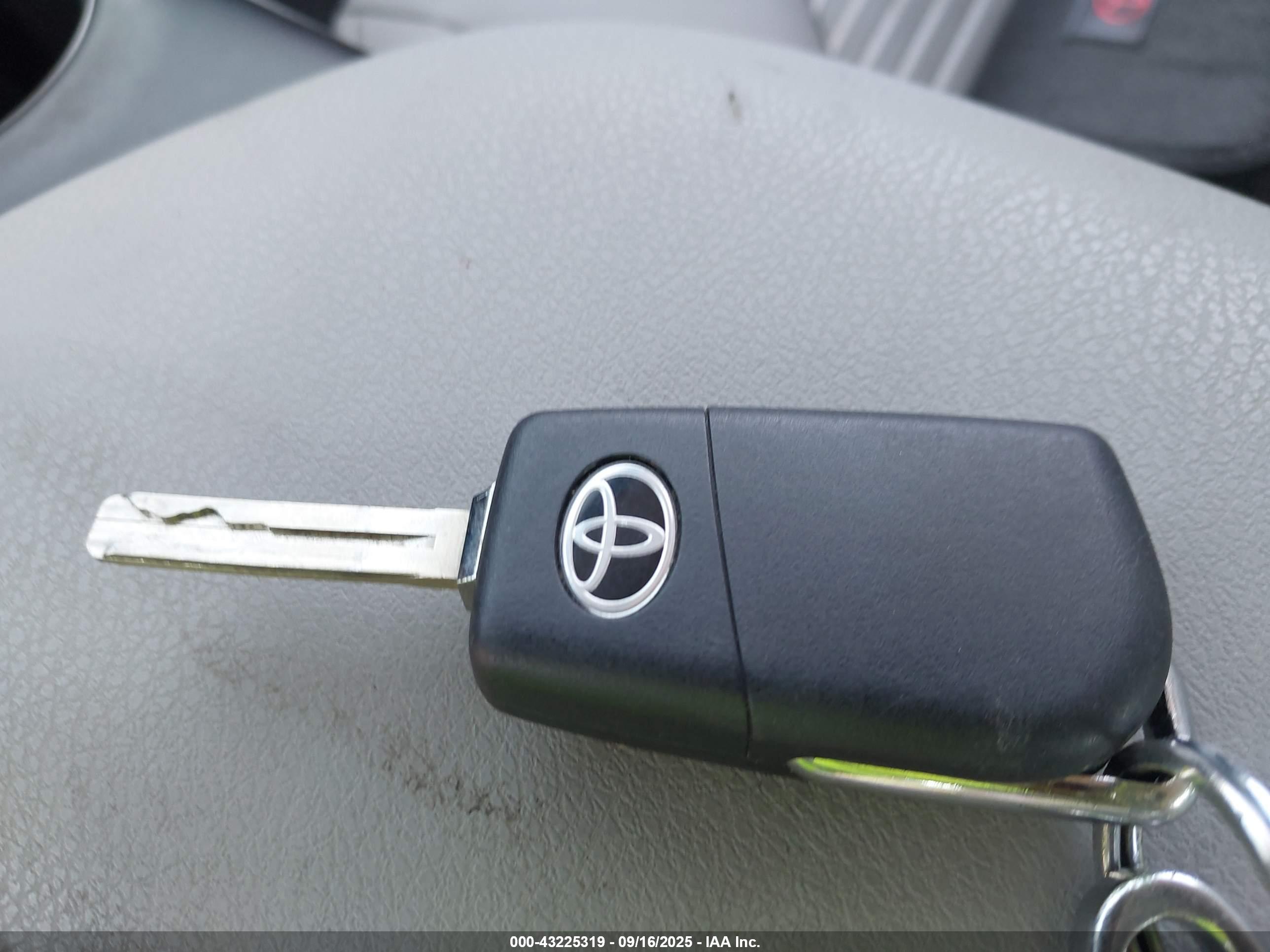 TOYOTA CAMRY image 11