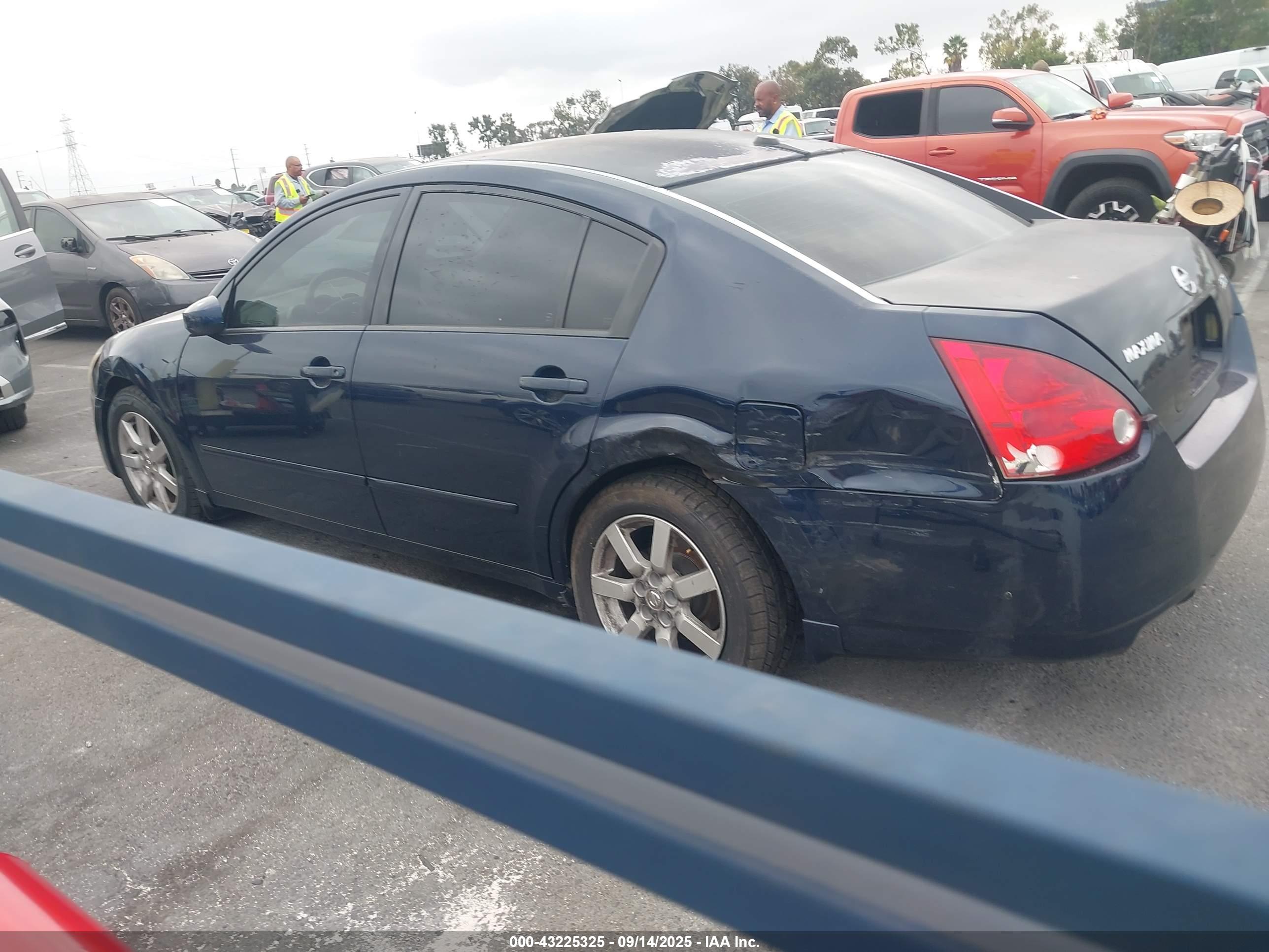 NISSAN MAXIMA image 3