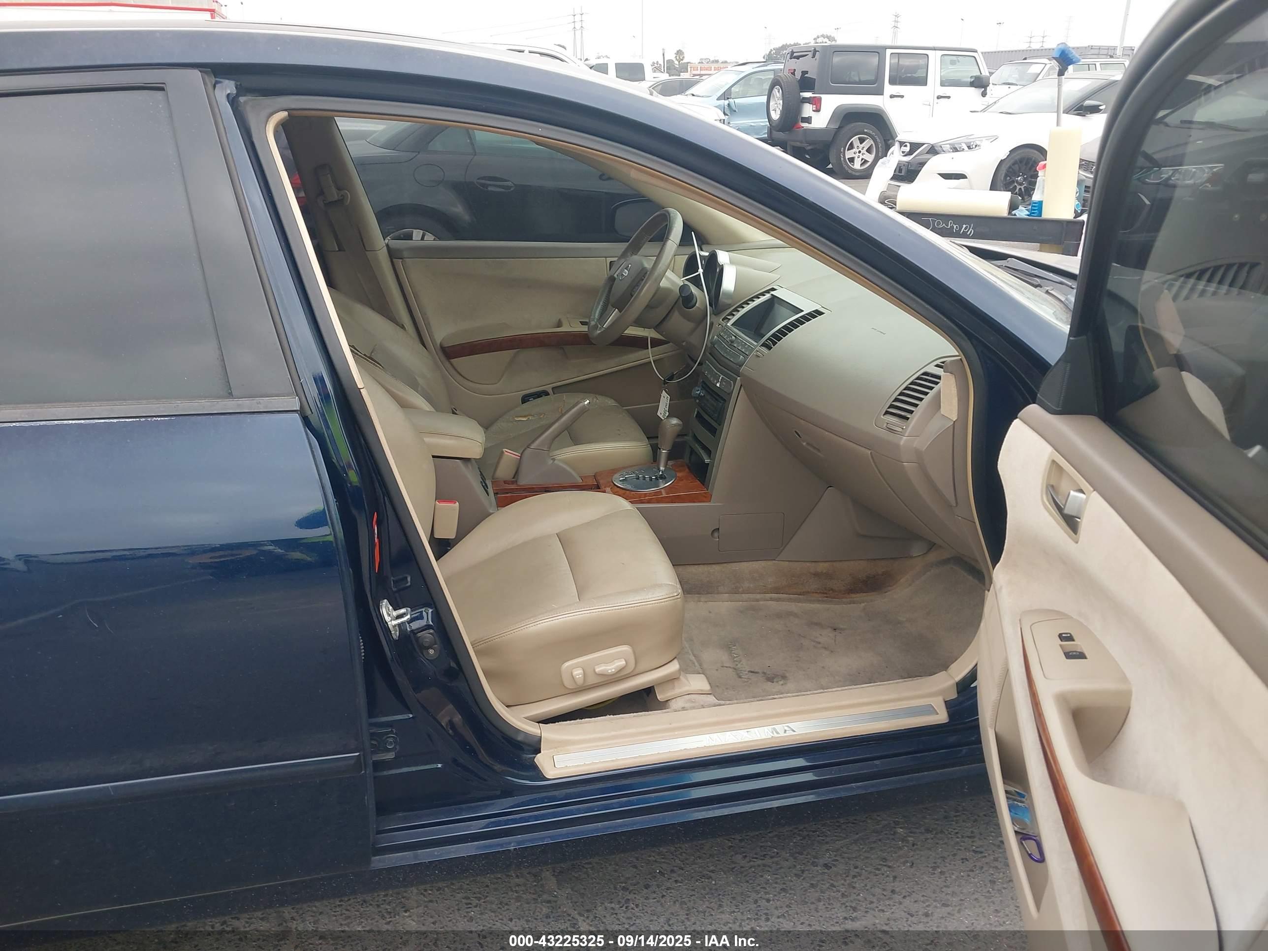 NISSAN MAXIMA image 5