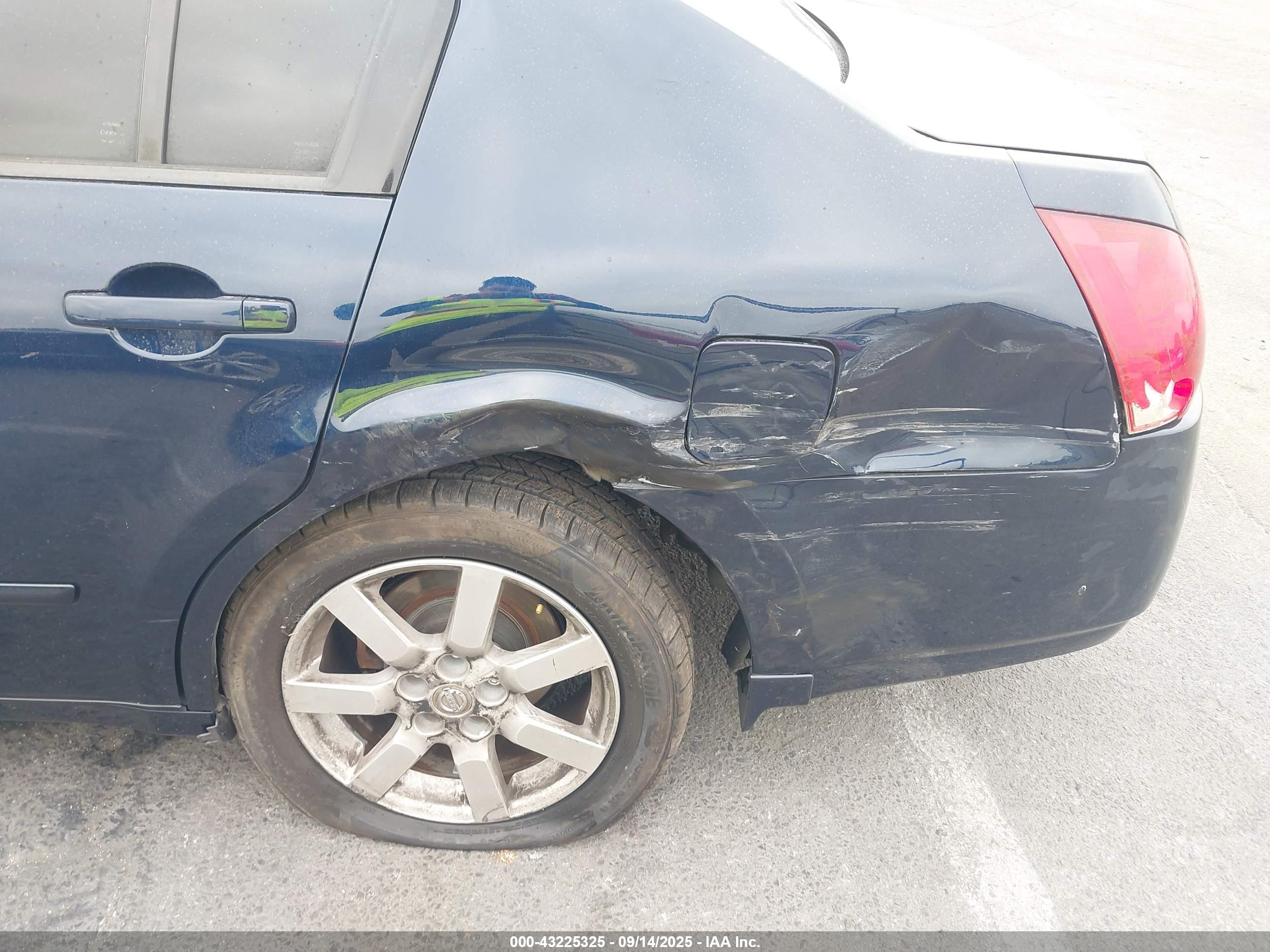 NISSAN MAXIMA image 6