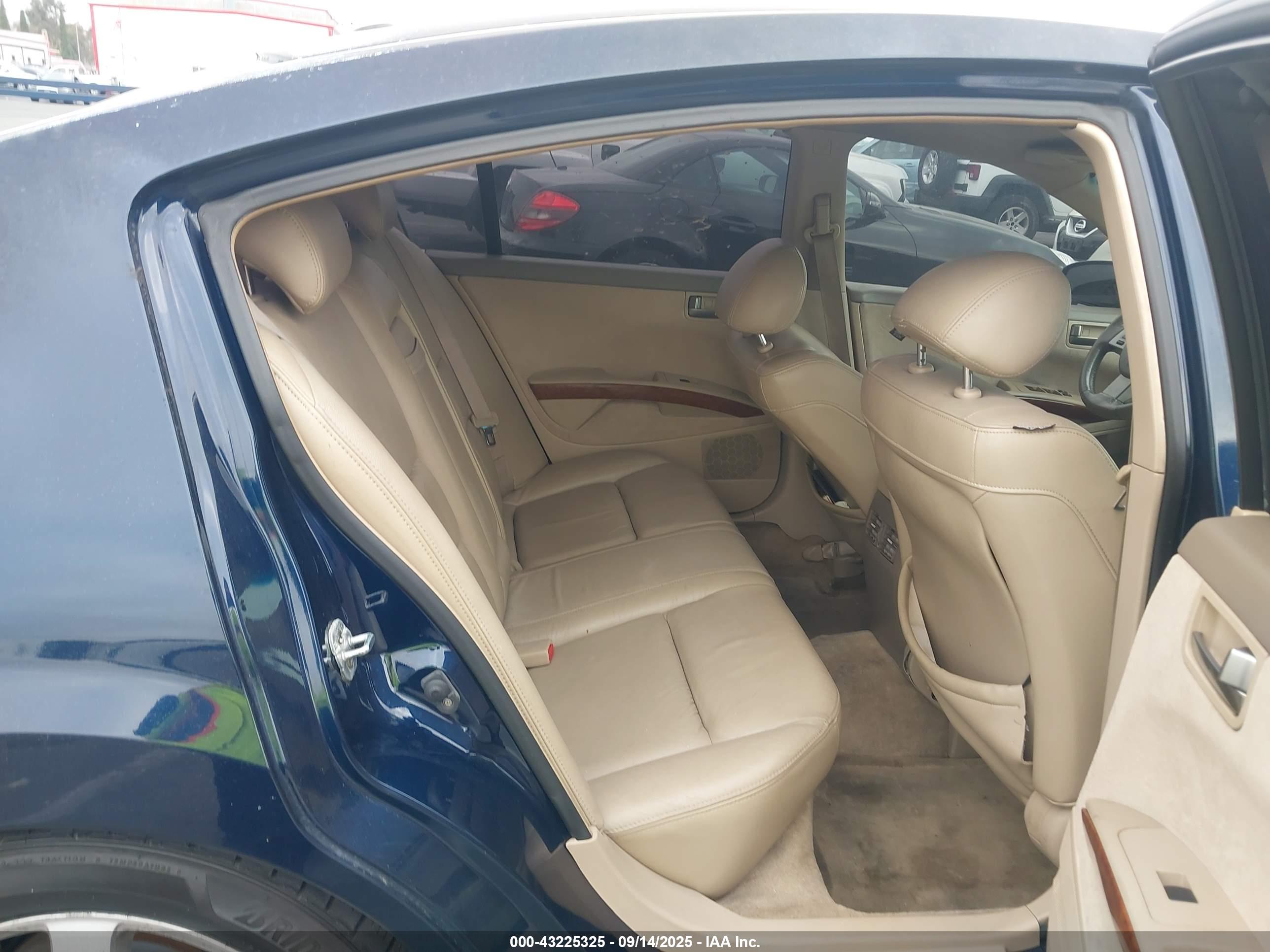NISSAN MAXIMA image 8