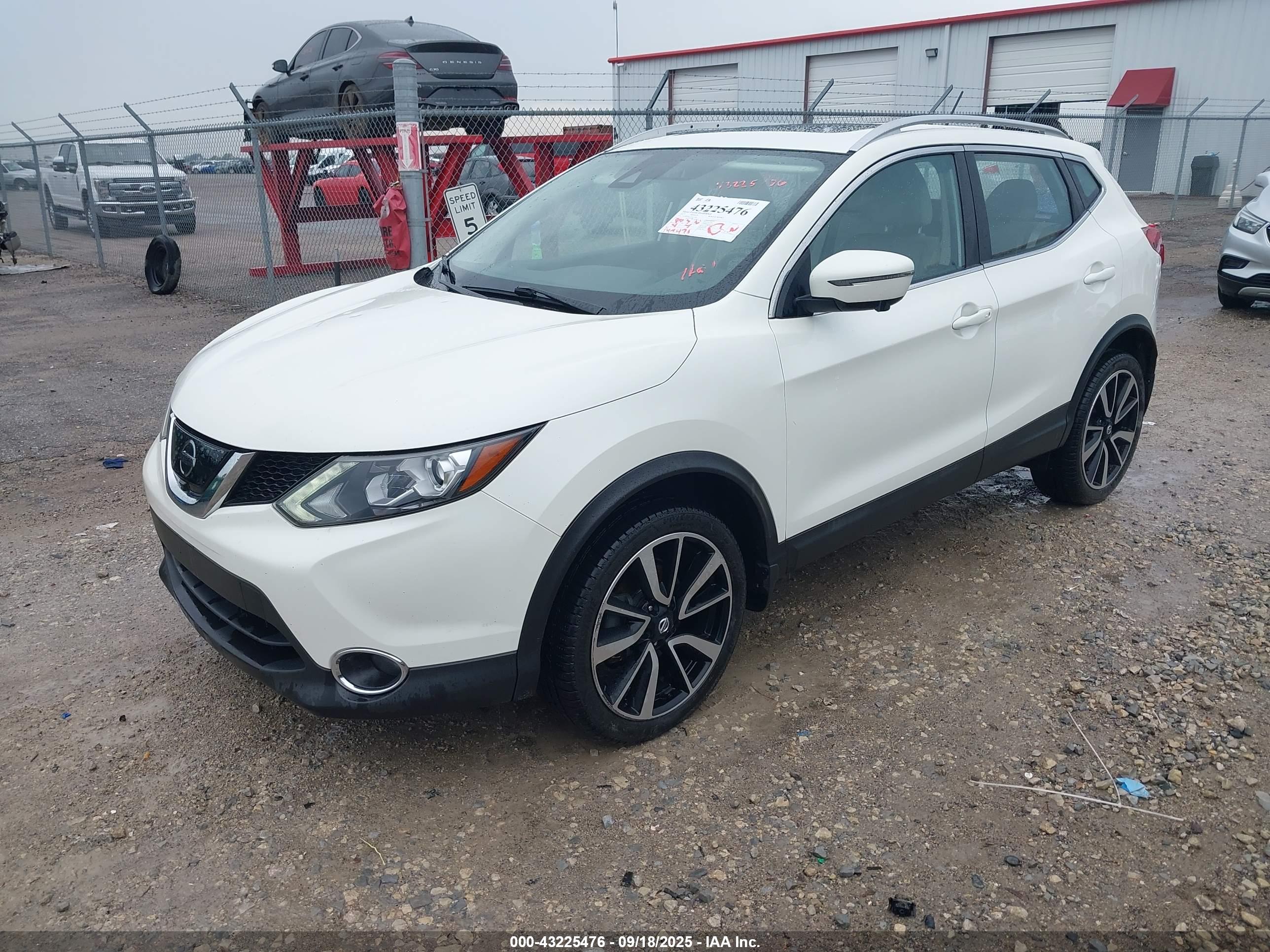 NISSAN ROGUE image 2