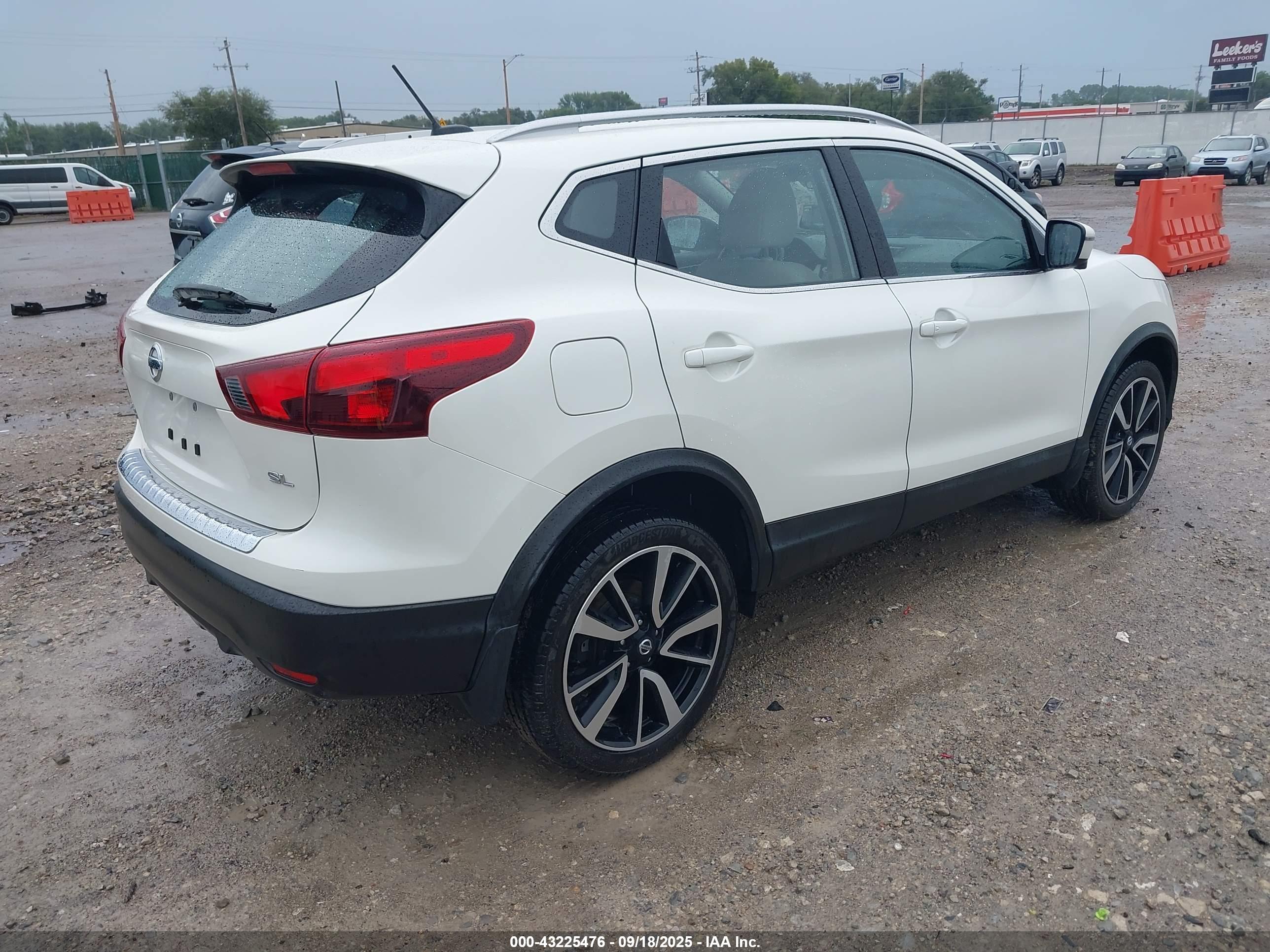 NISSAN ROGUE image 4
