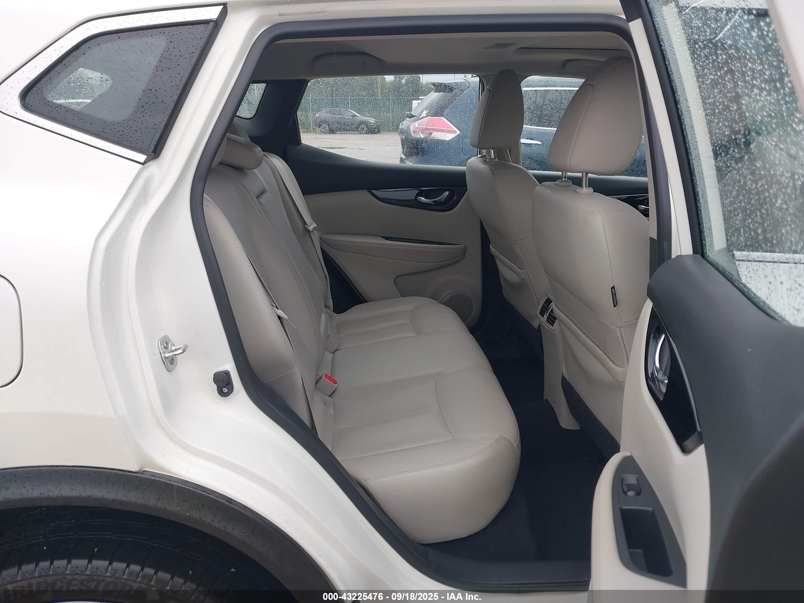 NISSAN ROGUE image 8