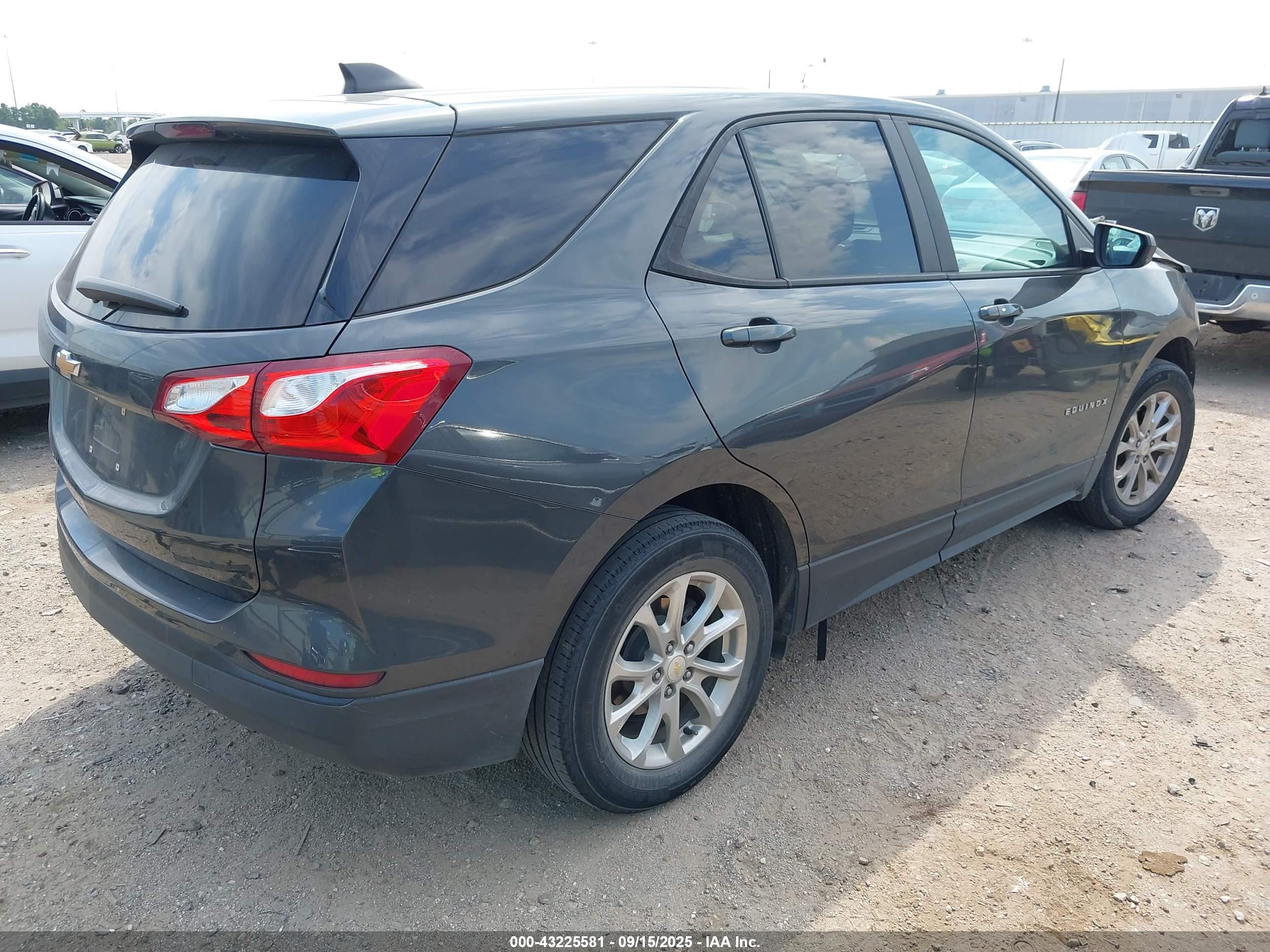 CHEVROLET EQUINOX image 4