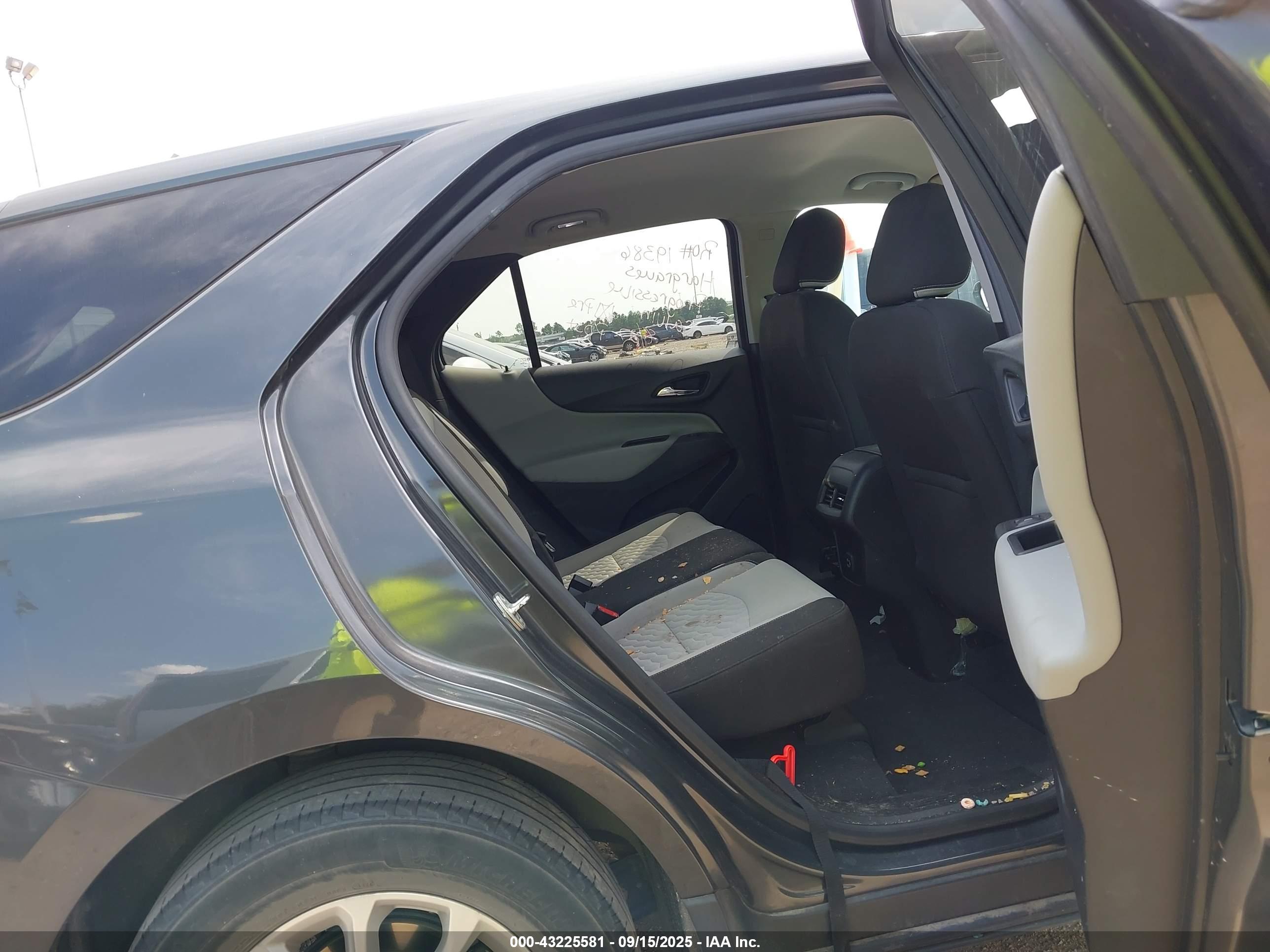 CHEVROLET EQUINOX image 8