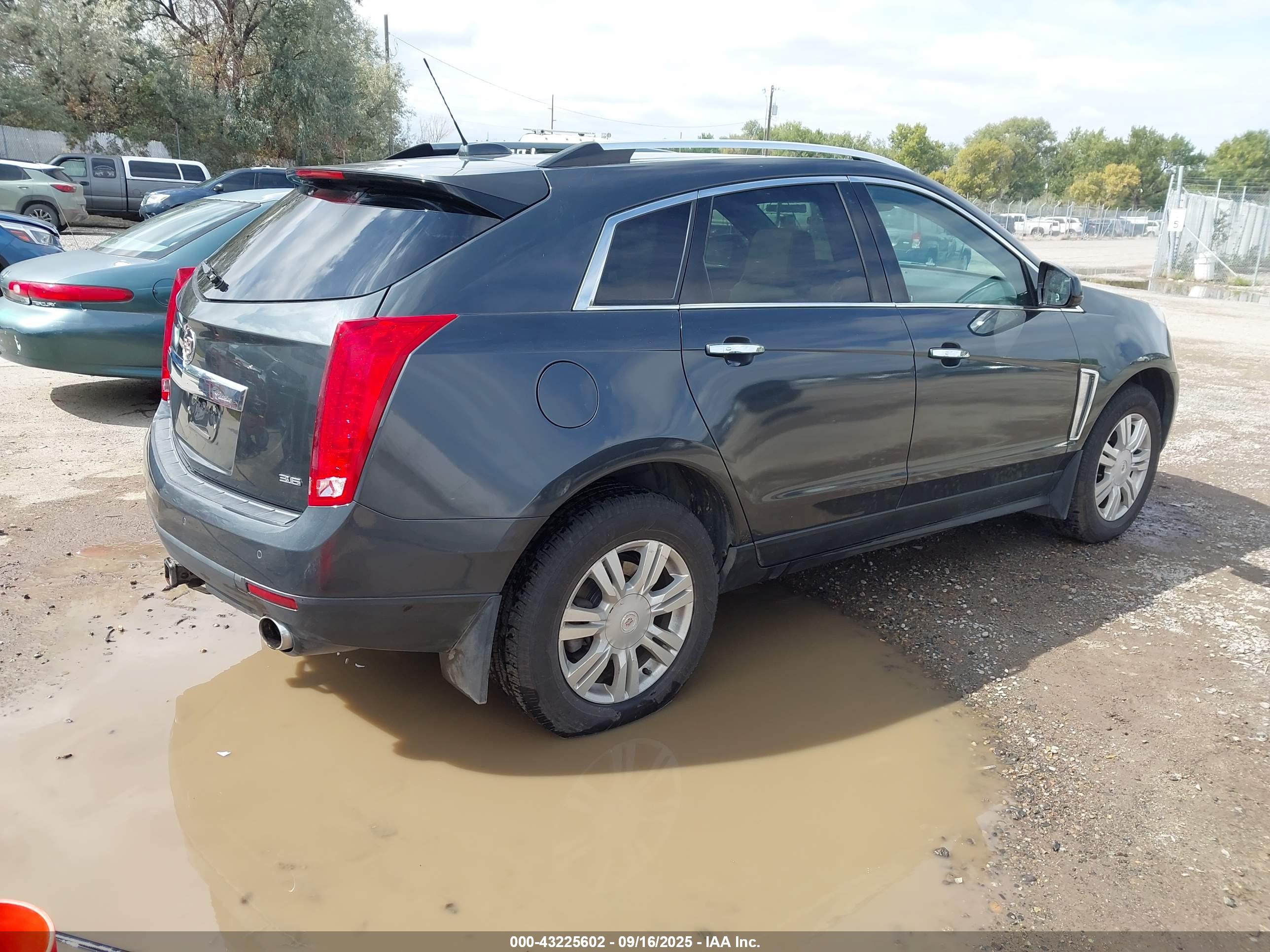 CADILLAC SRX image 4