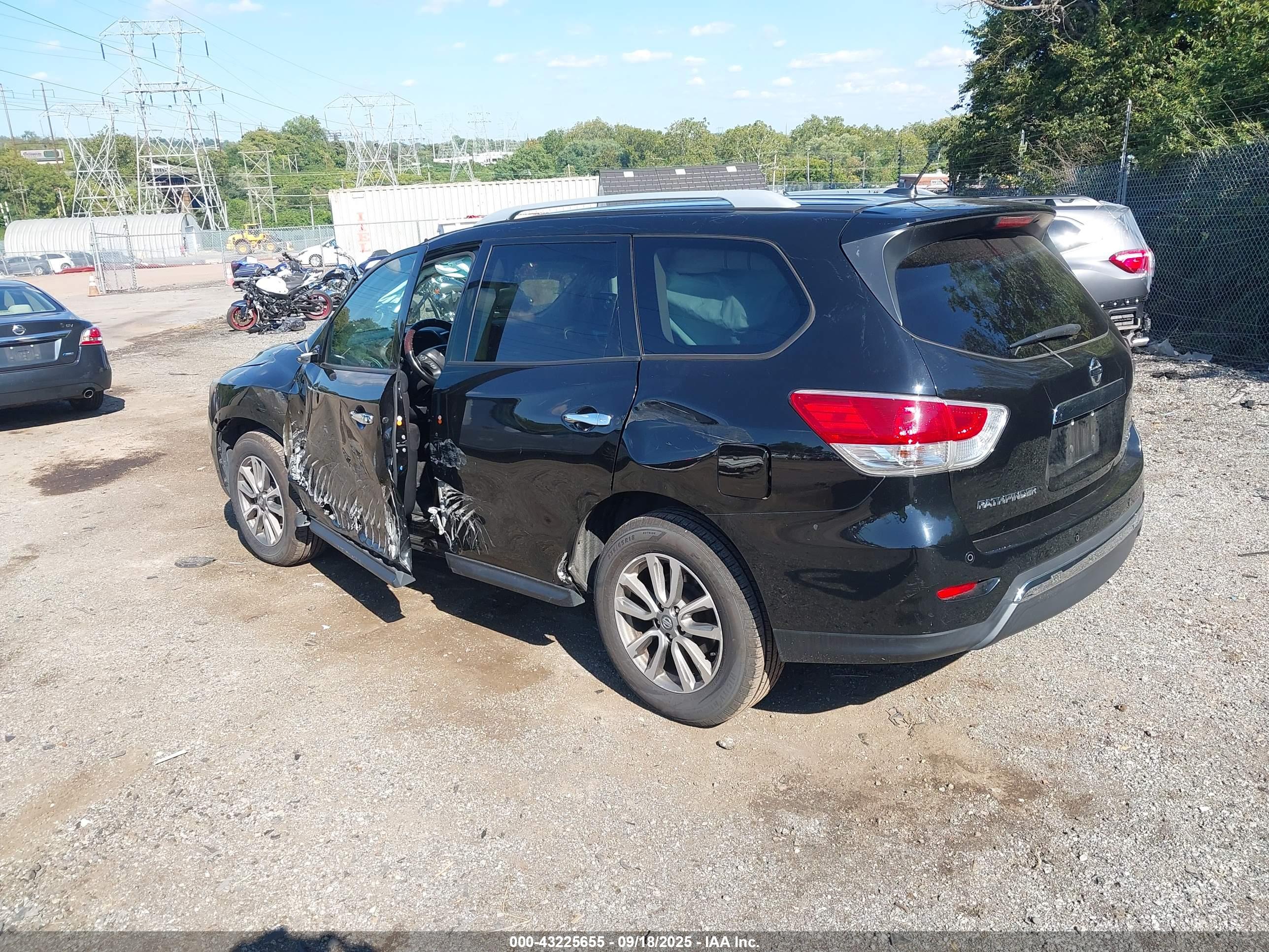 NISSAN PATHFINDER image 3