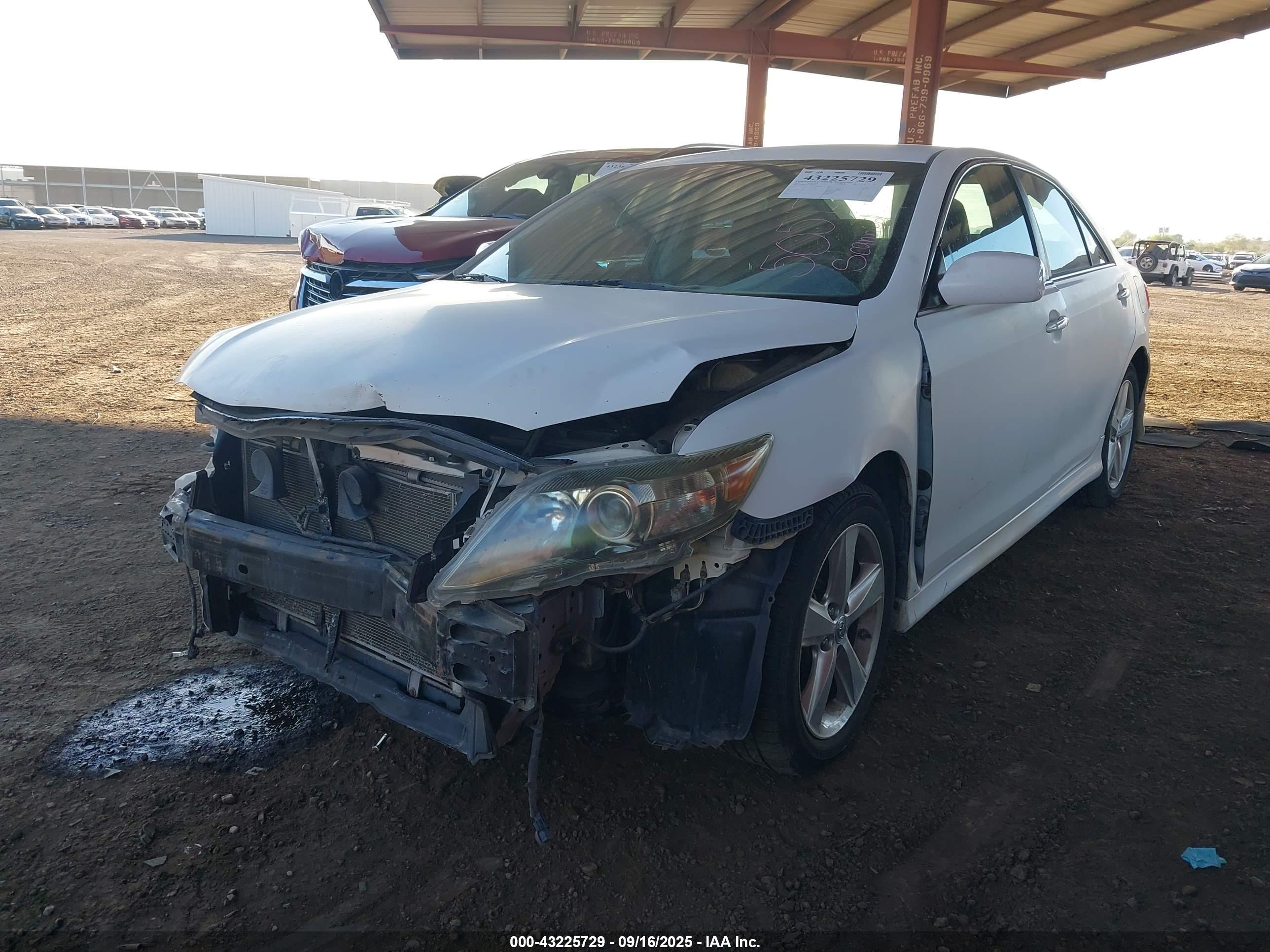 TOYOTA CAMRY image 2