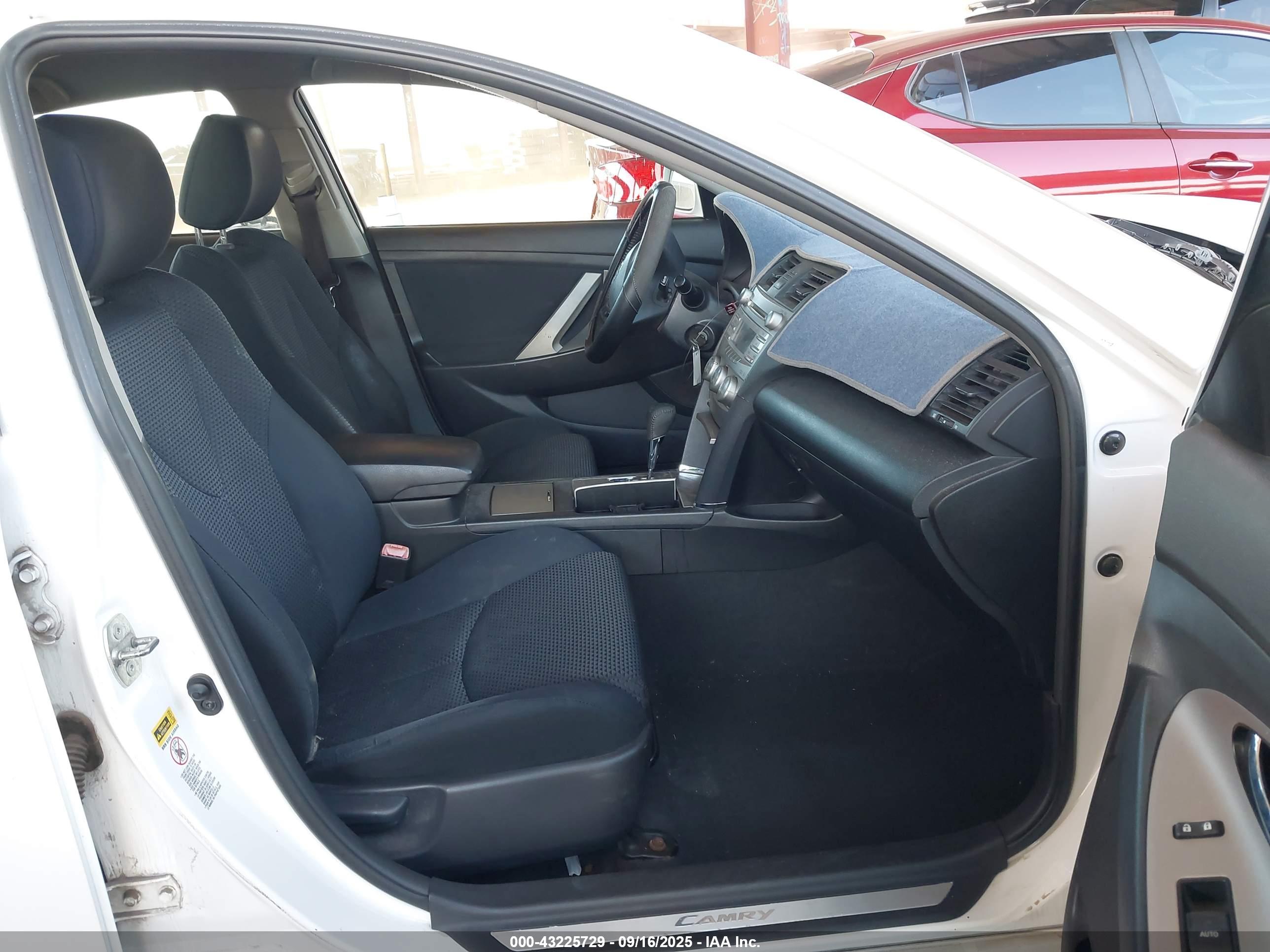 TOYOTA CAMRY image 5