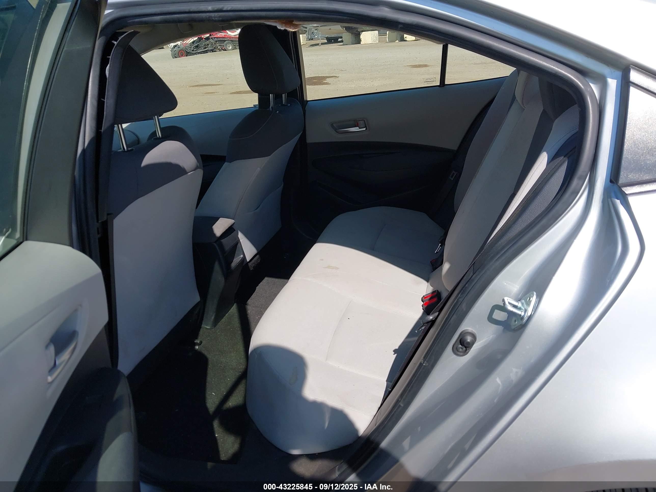 TOYOTA COROLLA image 8