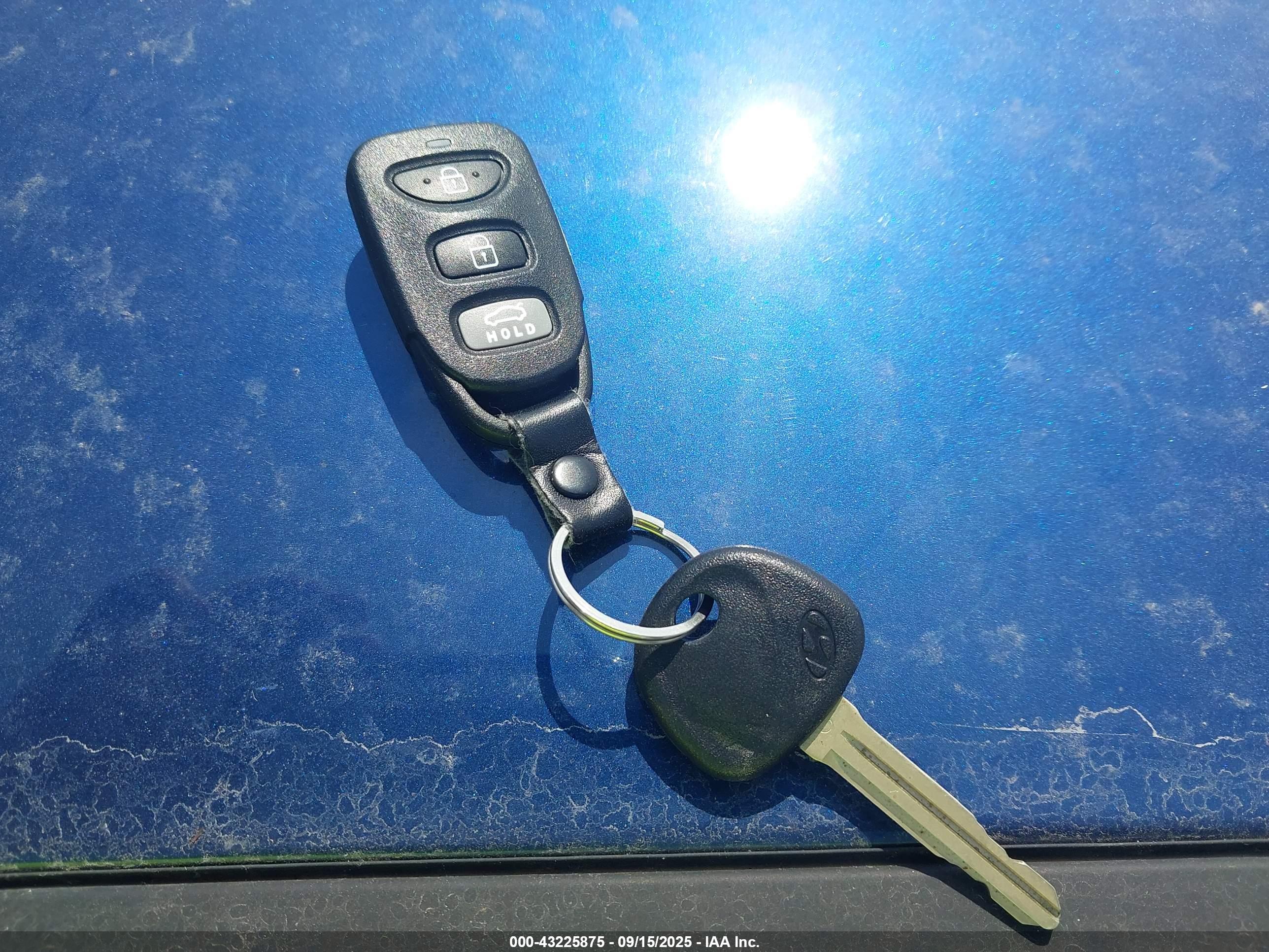 HYUNDAI ELANTRA image 11