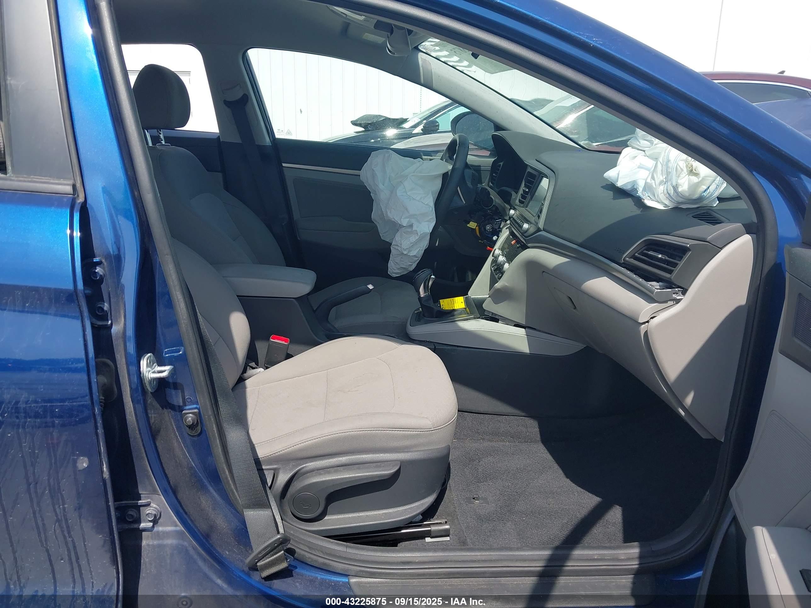 HYUNDAI ELANTRA image 5