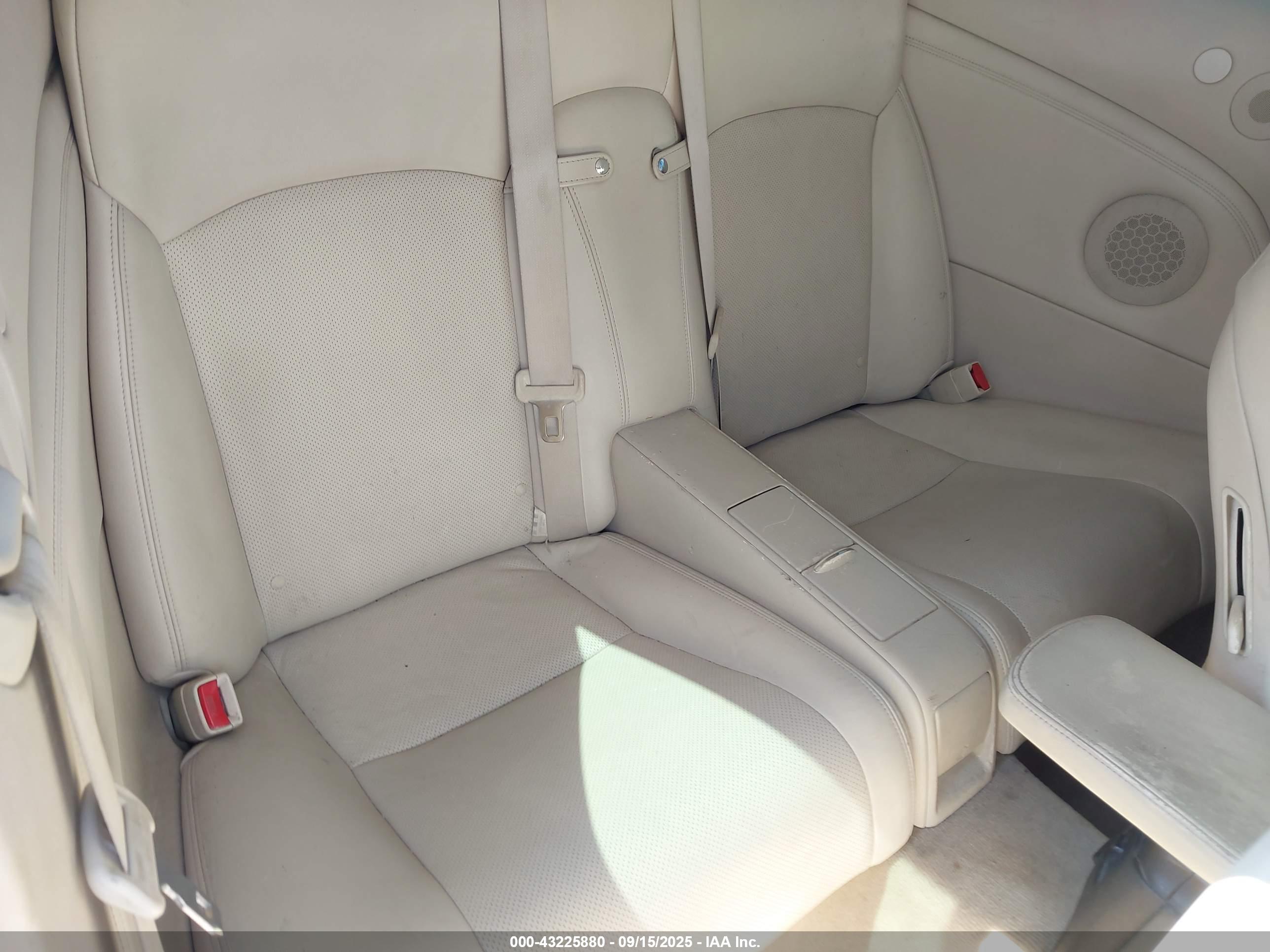 LEXUS IS image 8