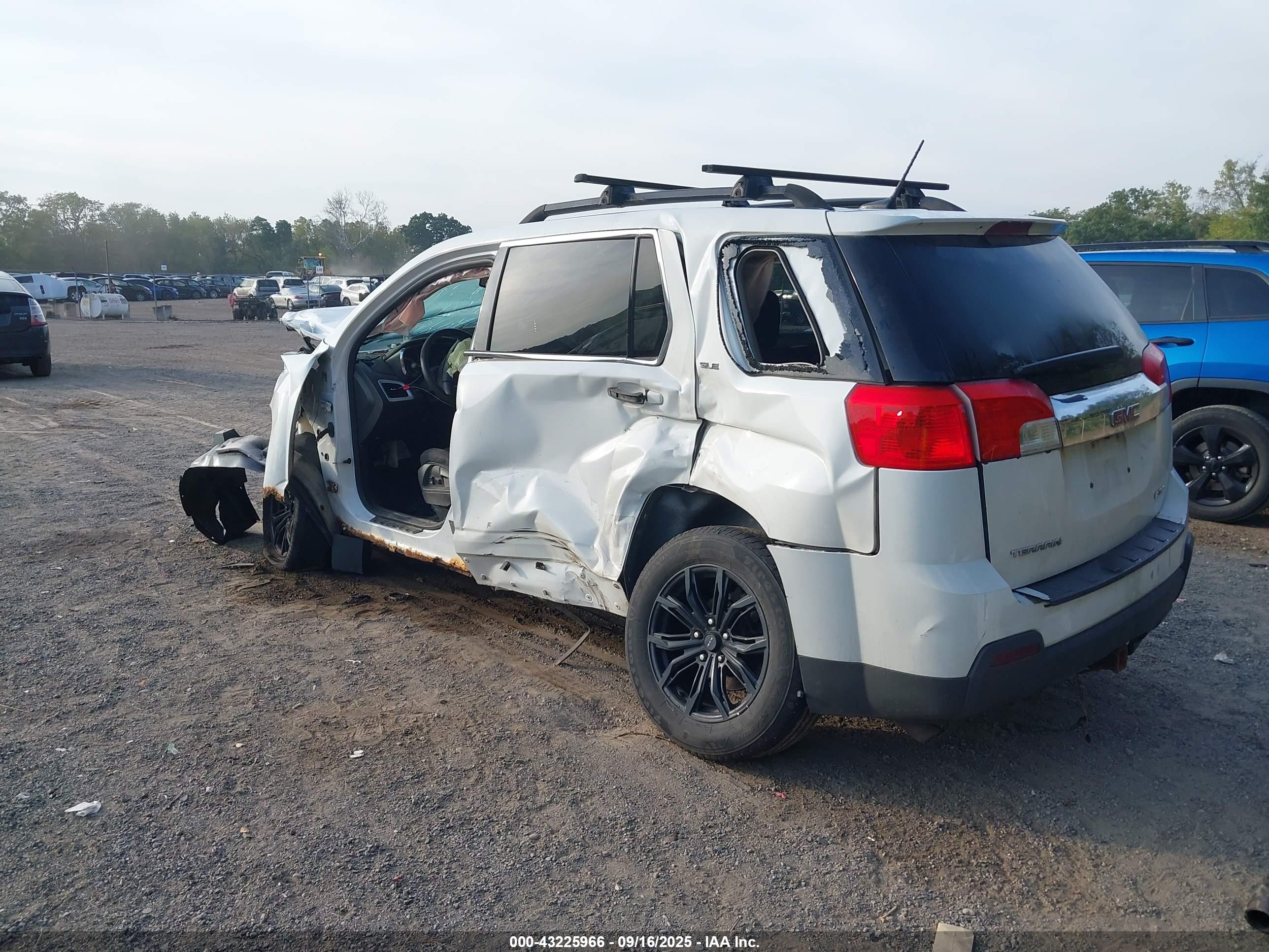 GMC TERRAIN image 3