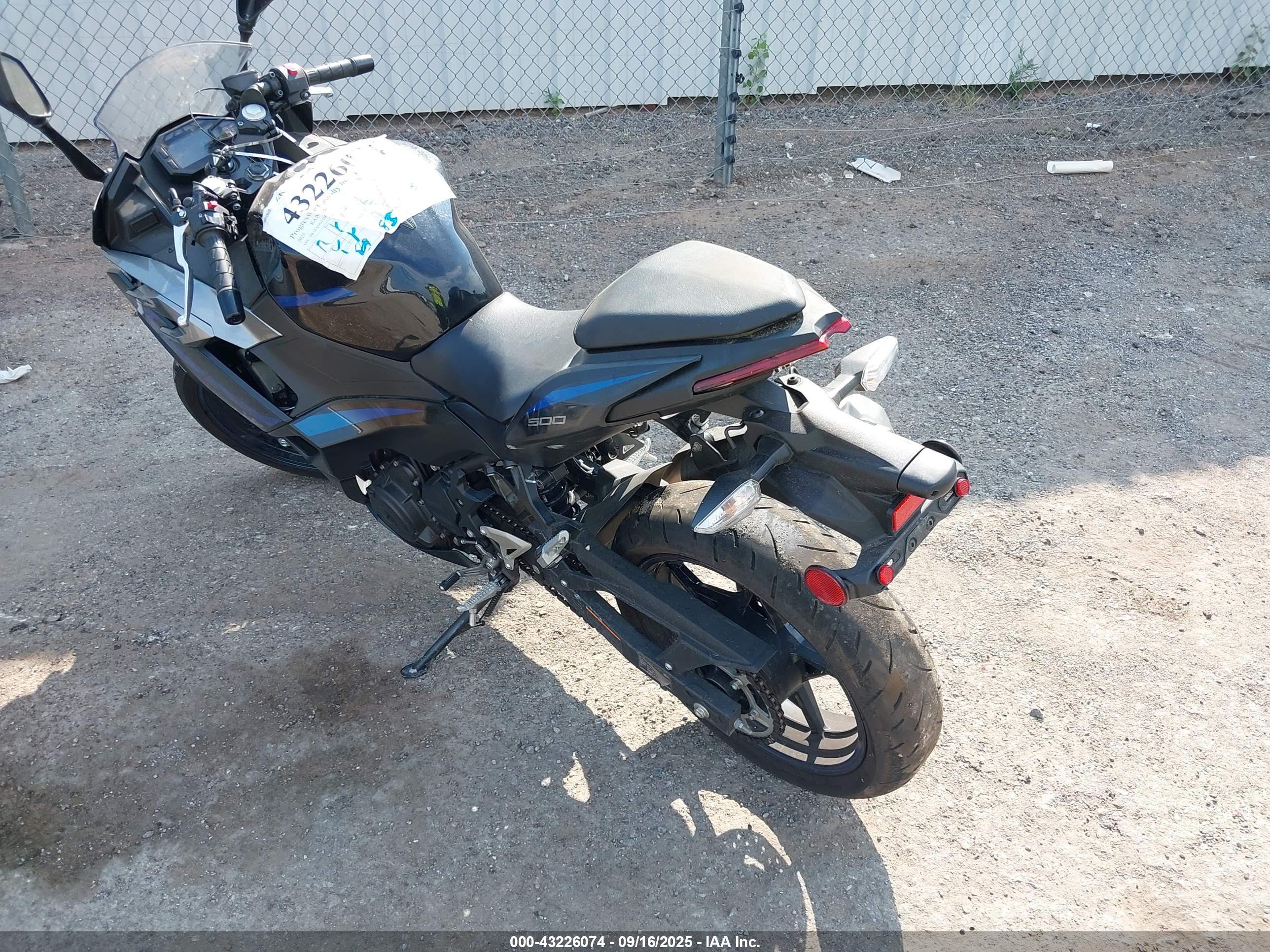 KAWASAKI EX500 image 3