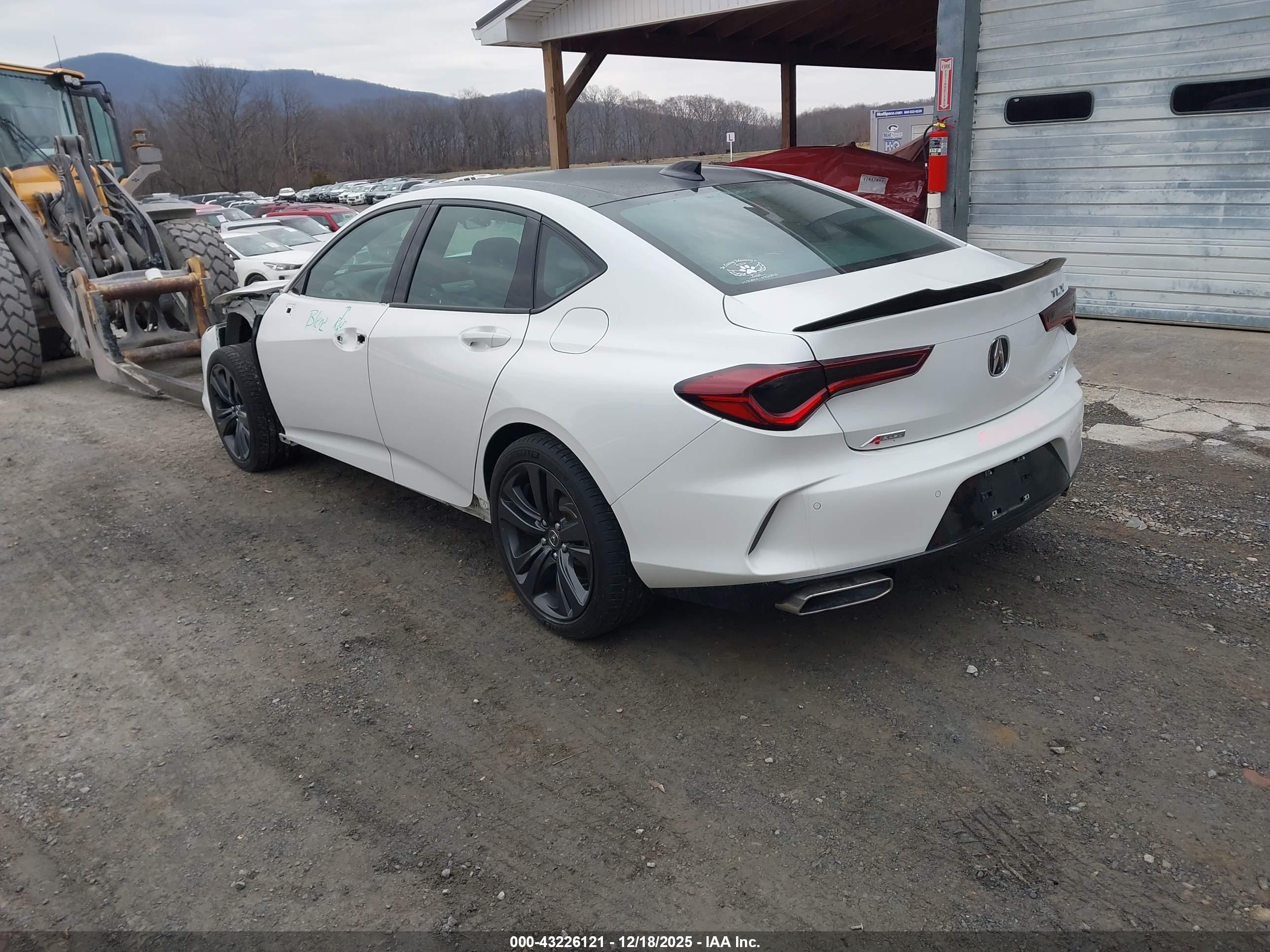 ACURA TLX image 3