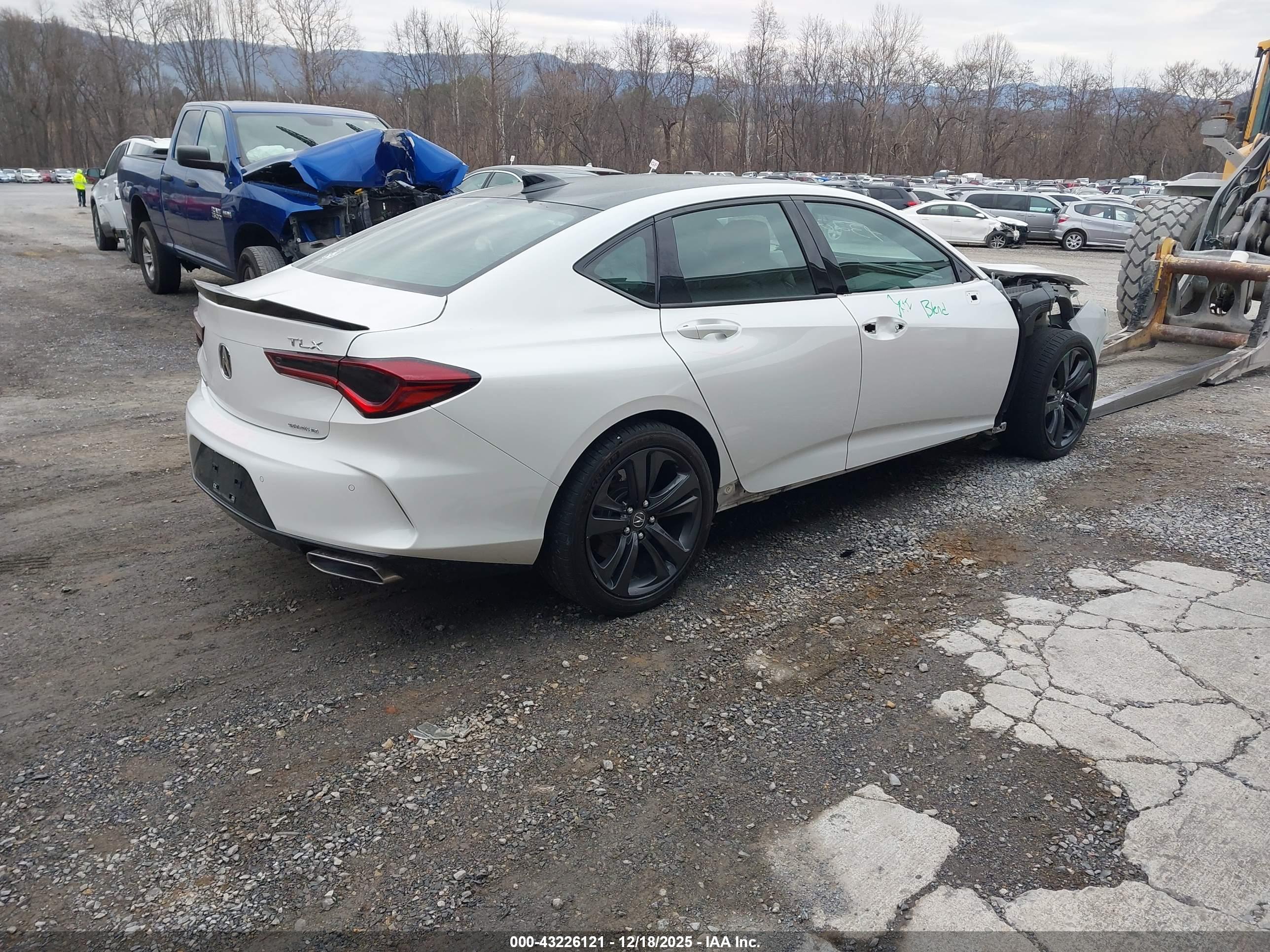 ACURA TLX image 4