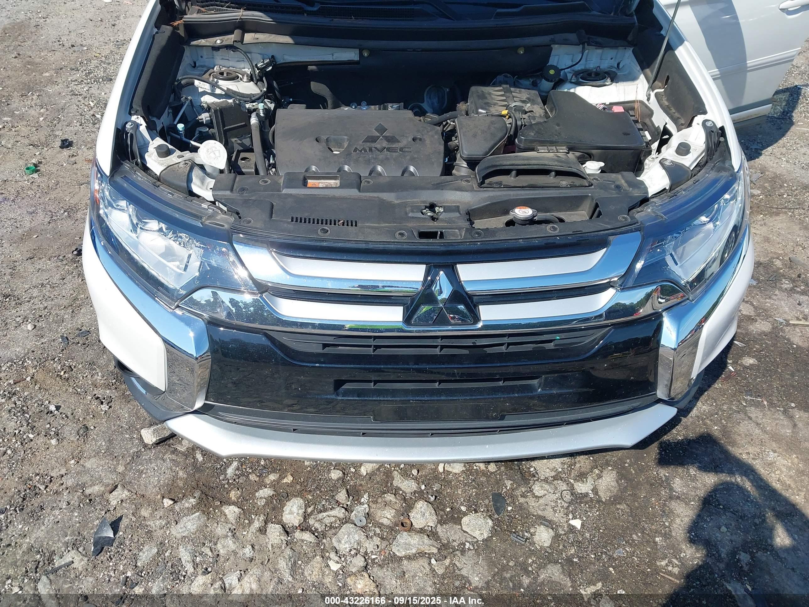 MITSUBISHI OUTLANDER image 10