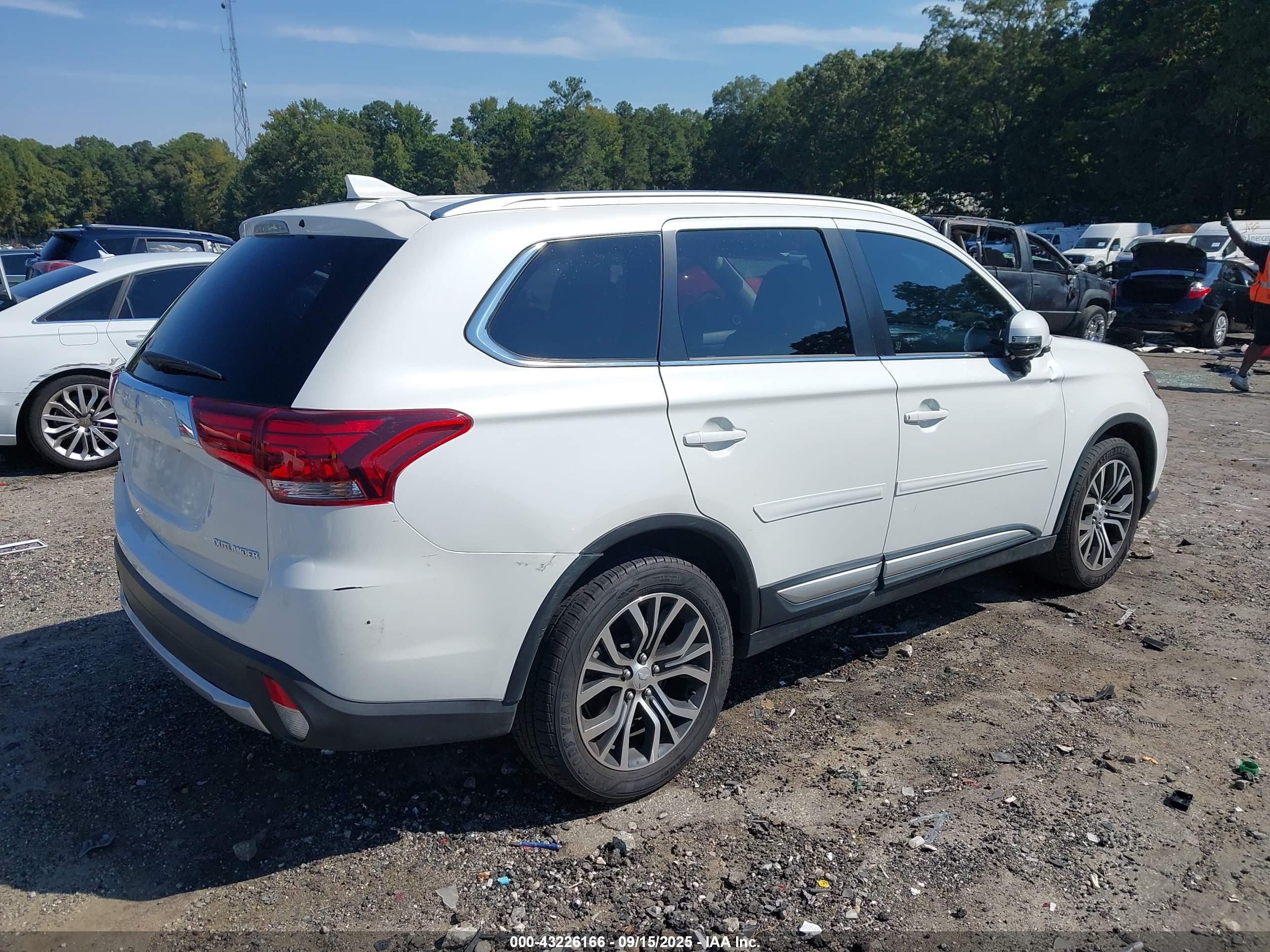 MITSUBISHI OUTLANDER image 4