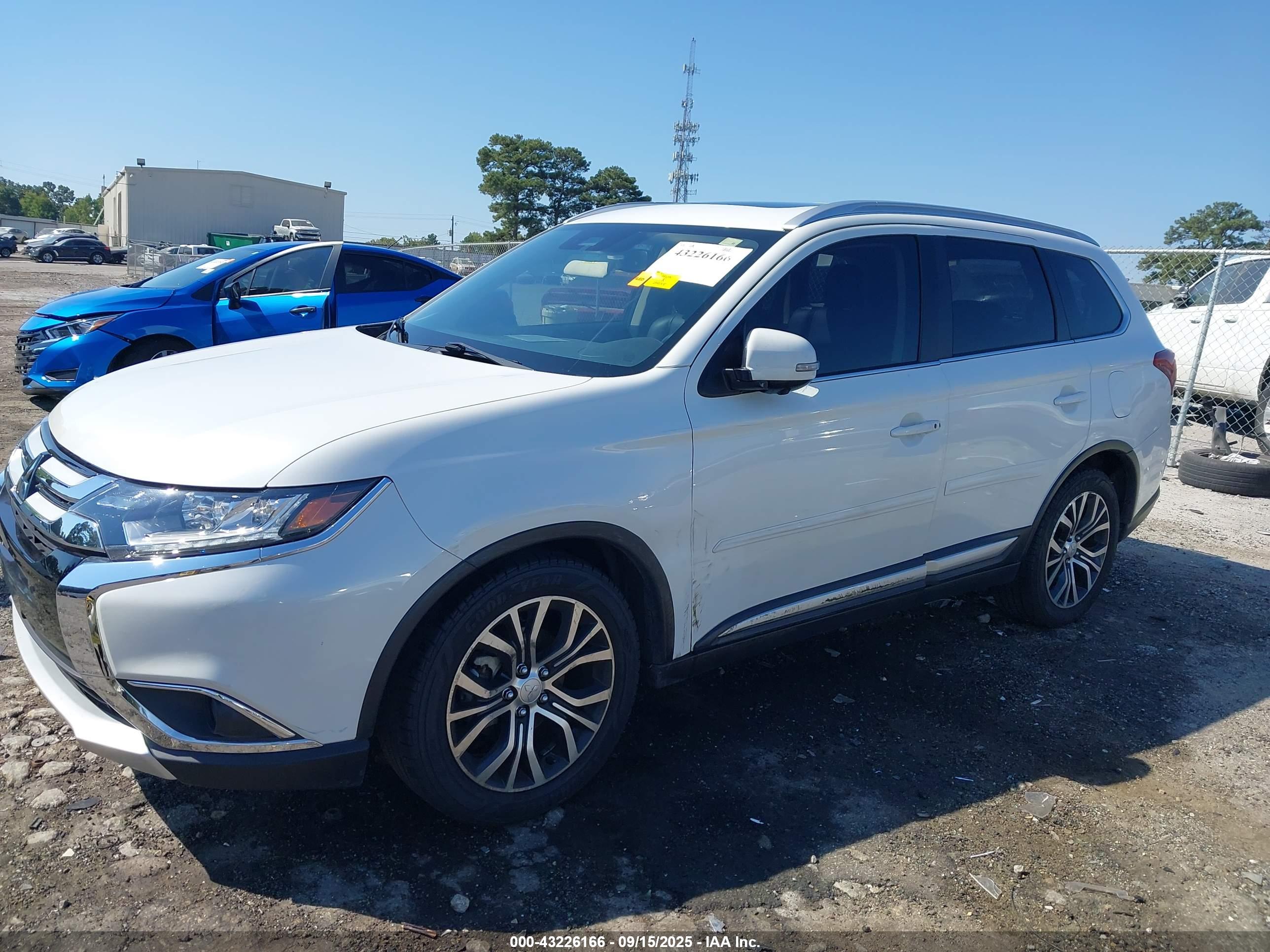 MITSUBISHI OUTLANDER image 6