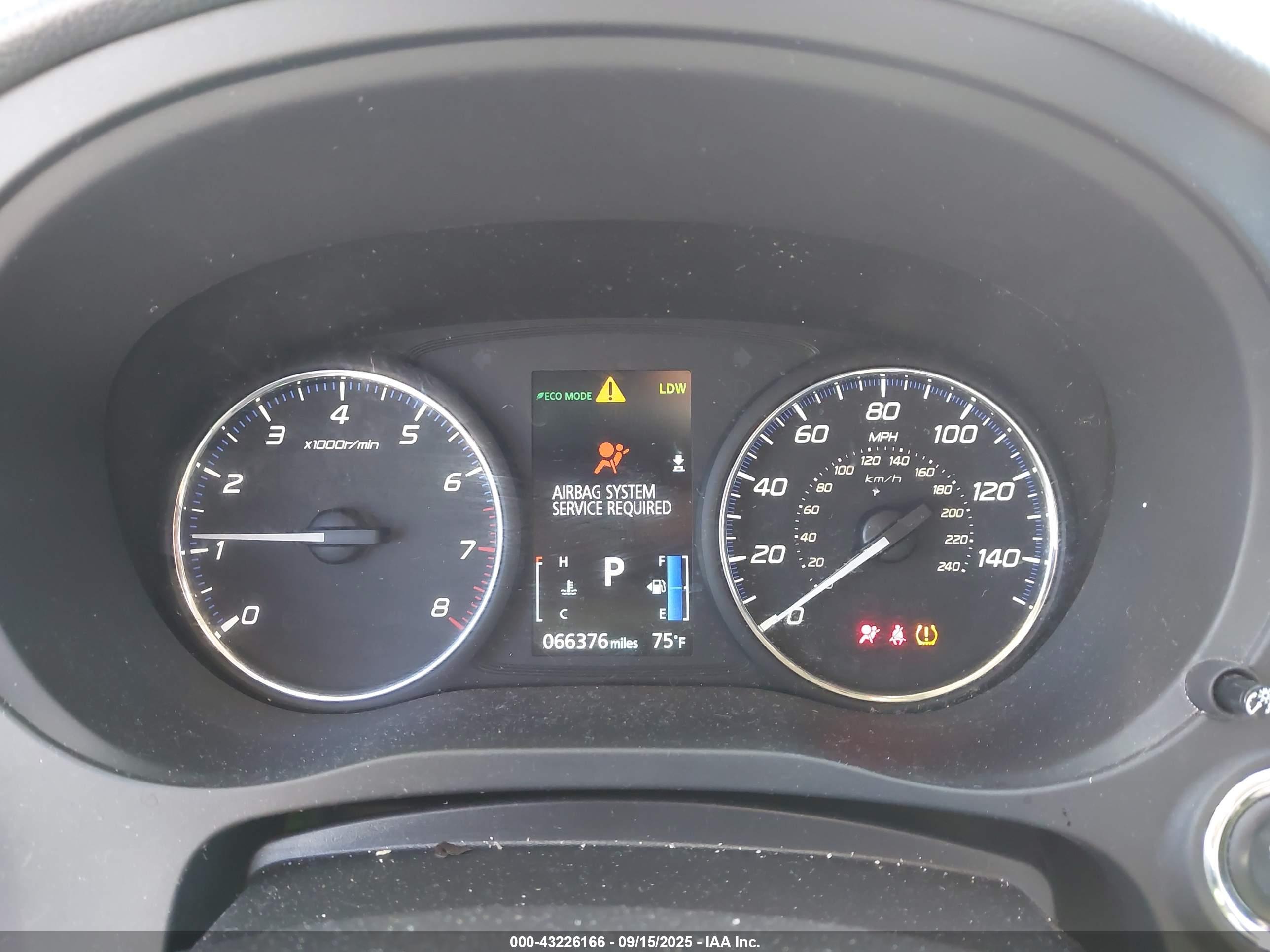 MITSUBISHI OUTLANDER image 7