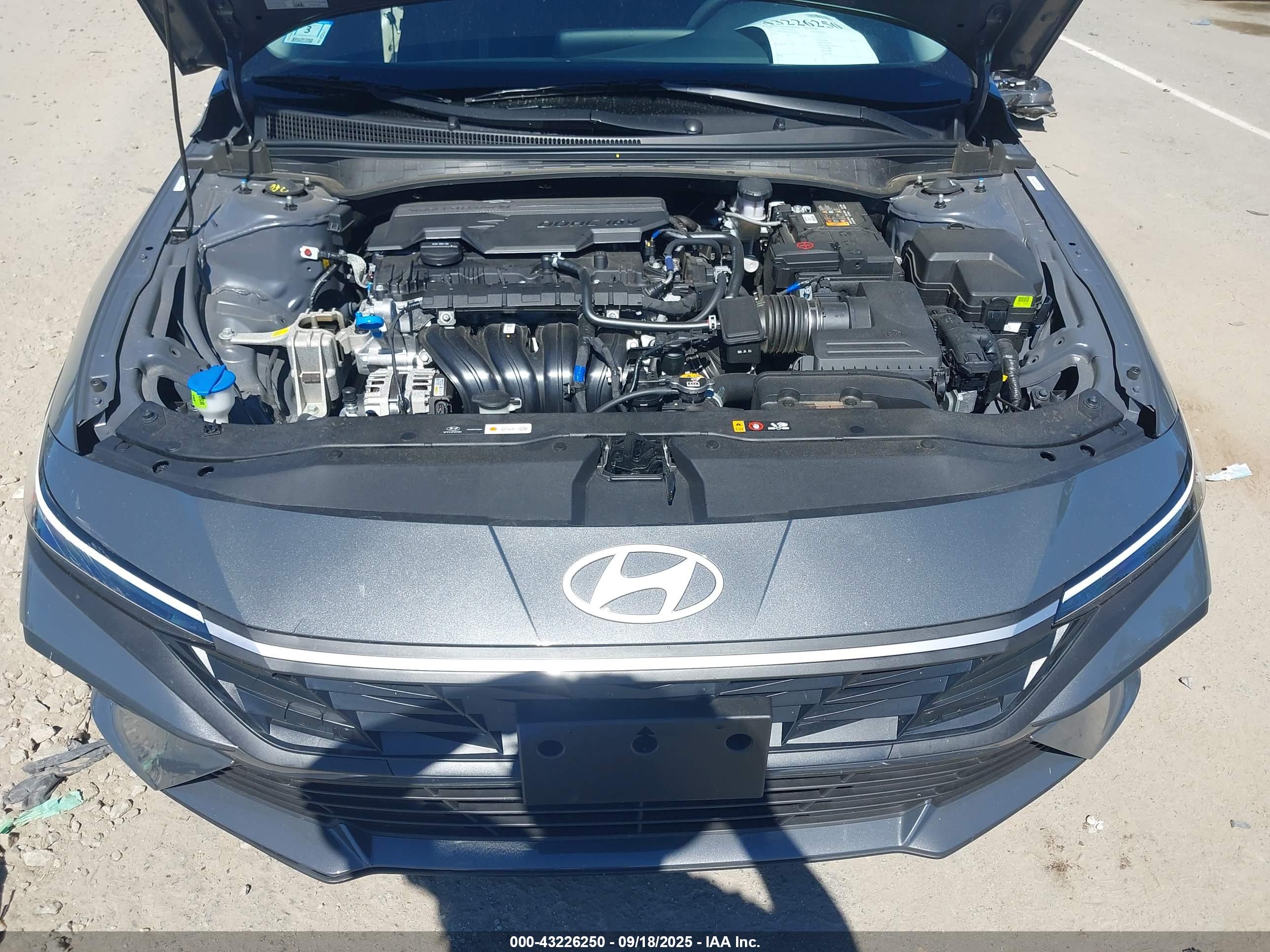 HYUNDAI ELANTRA image 10