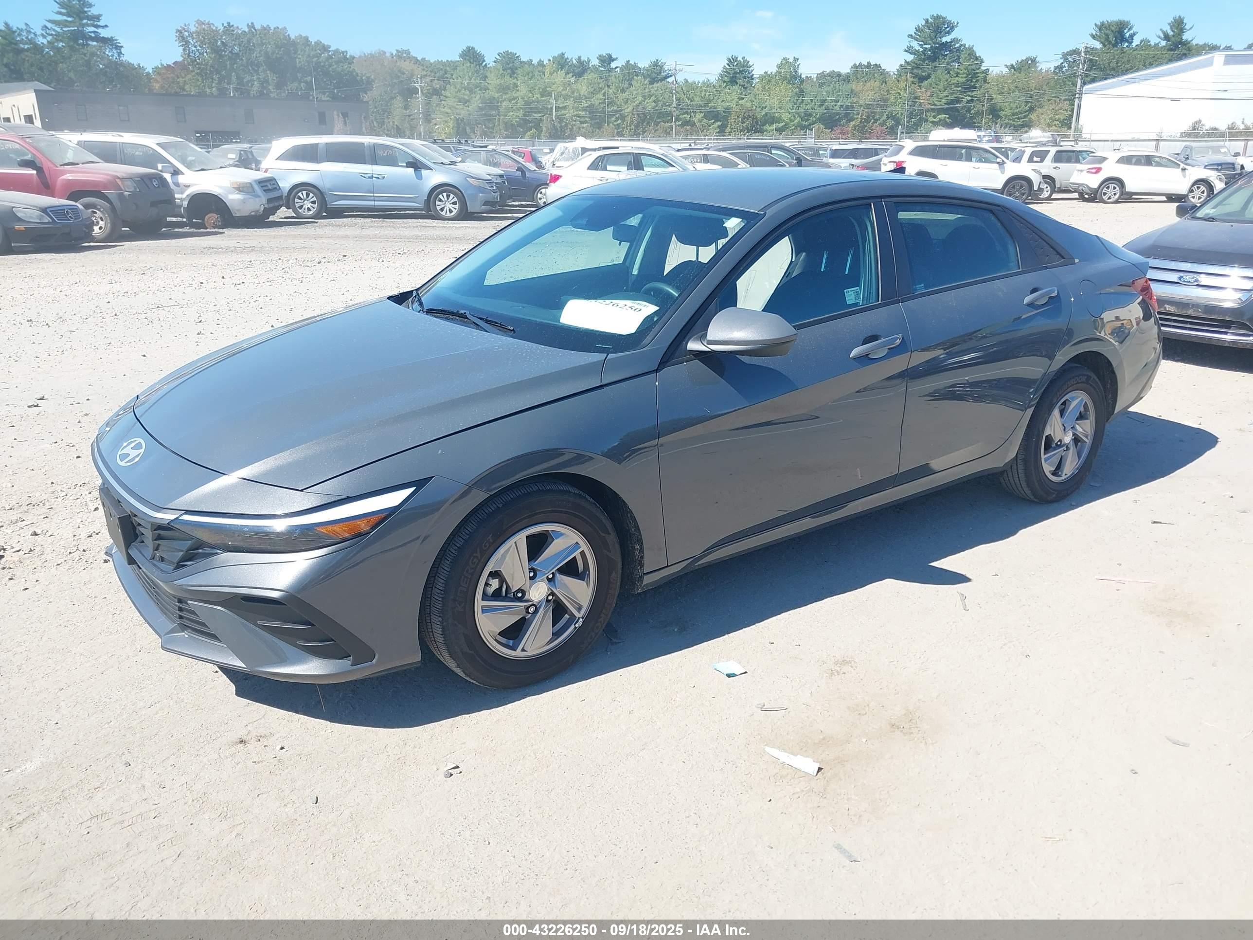 HYUNDAI ELANTRA image 2