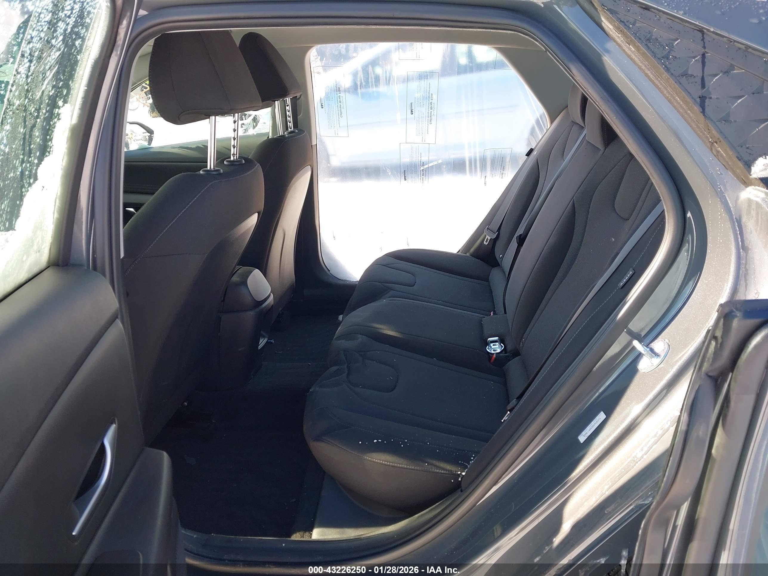 HYUNDAI ELANTRA image 8