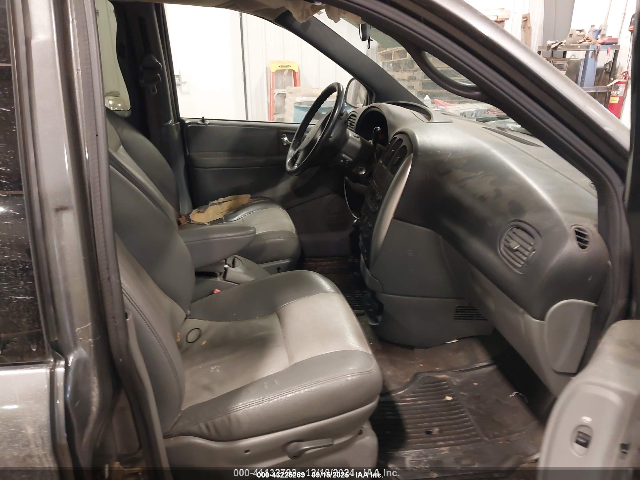 CHRYSLER TOWN image 5