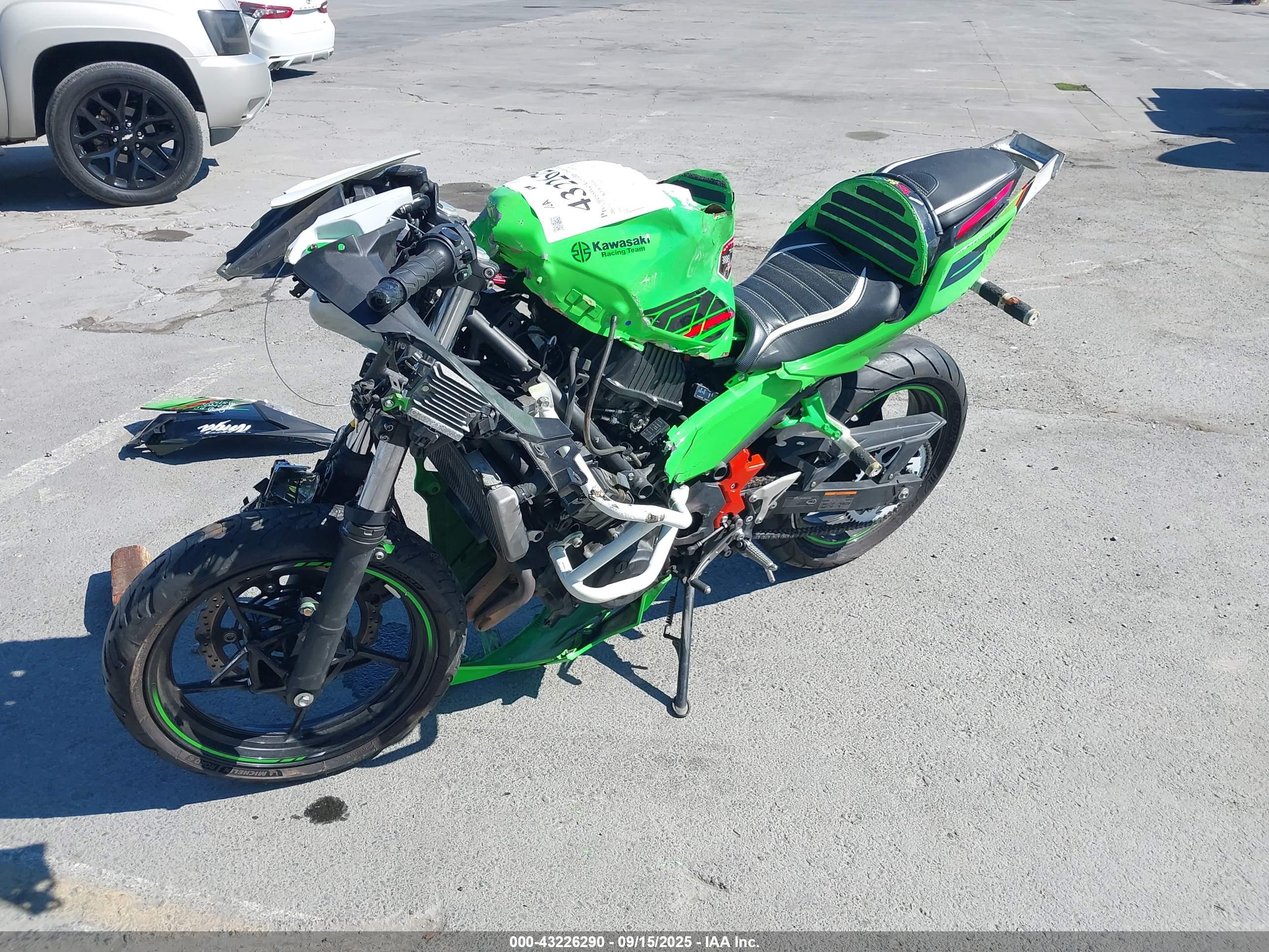 KAWASAKI EX400 image 2