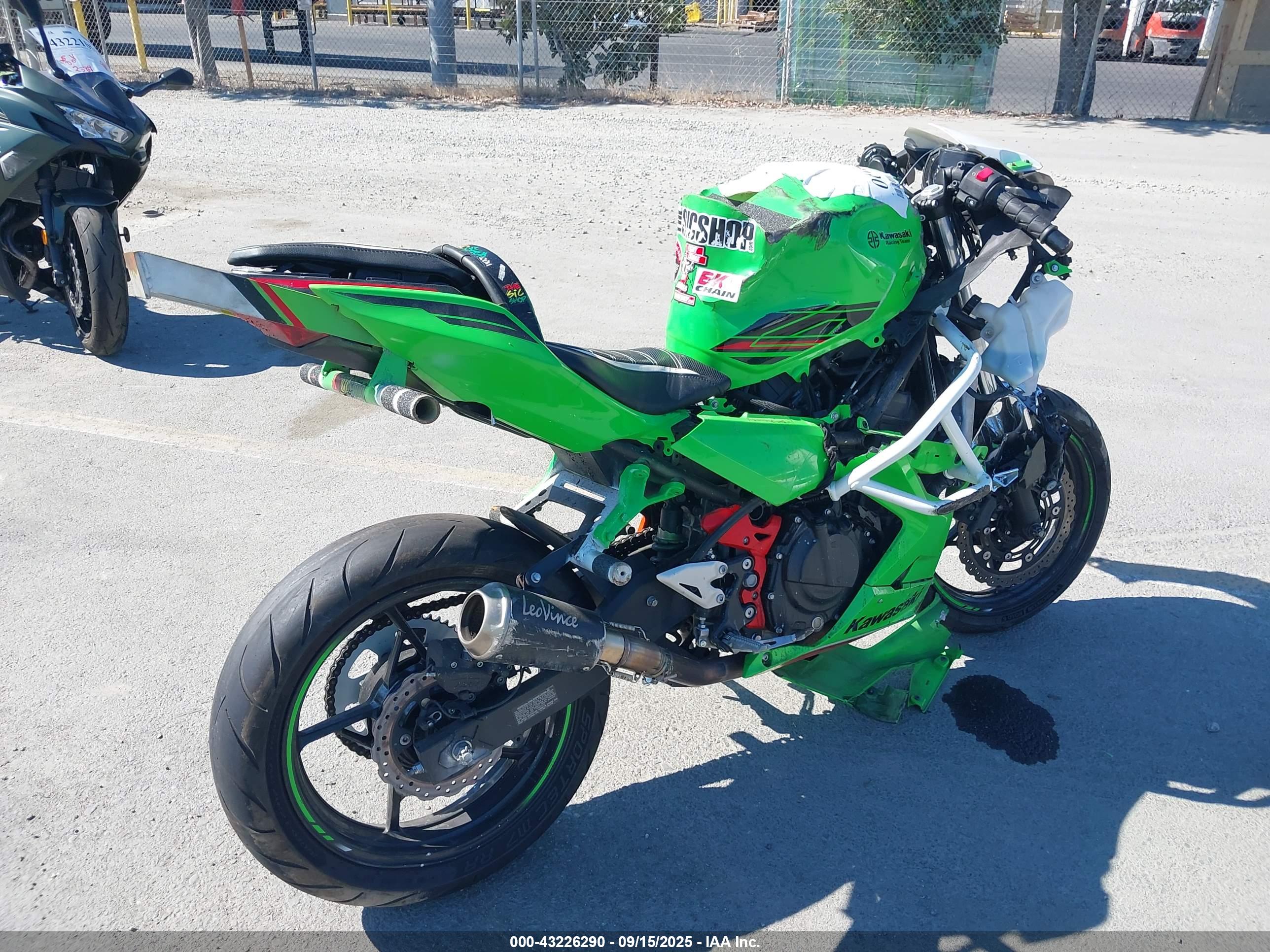 KAWASAKI EX400 image 4