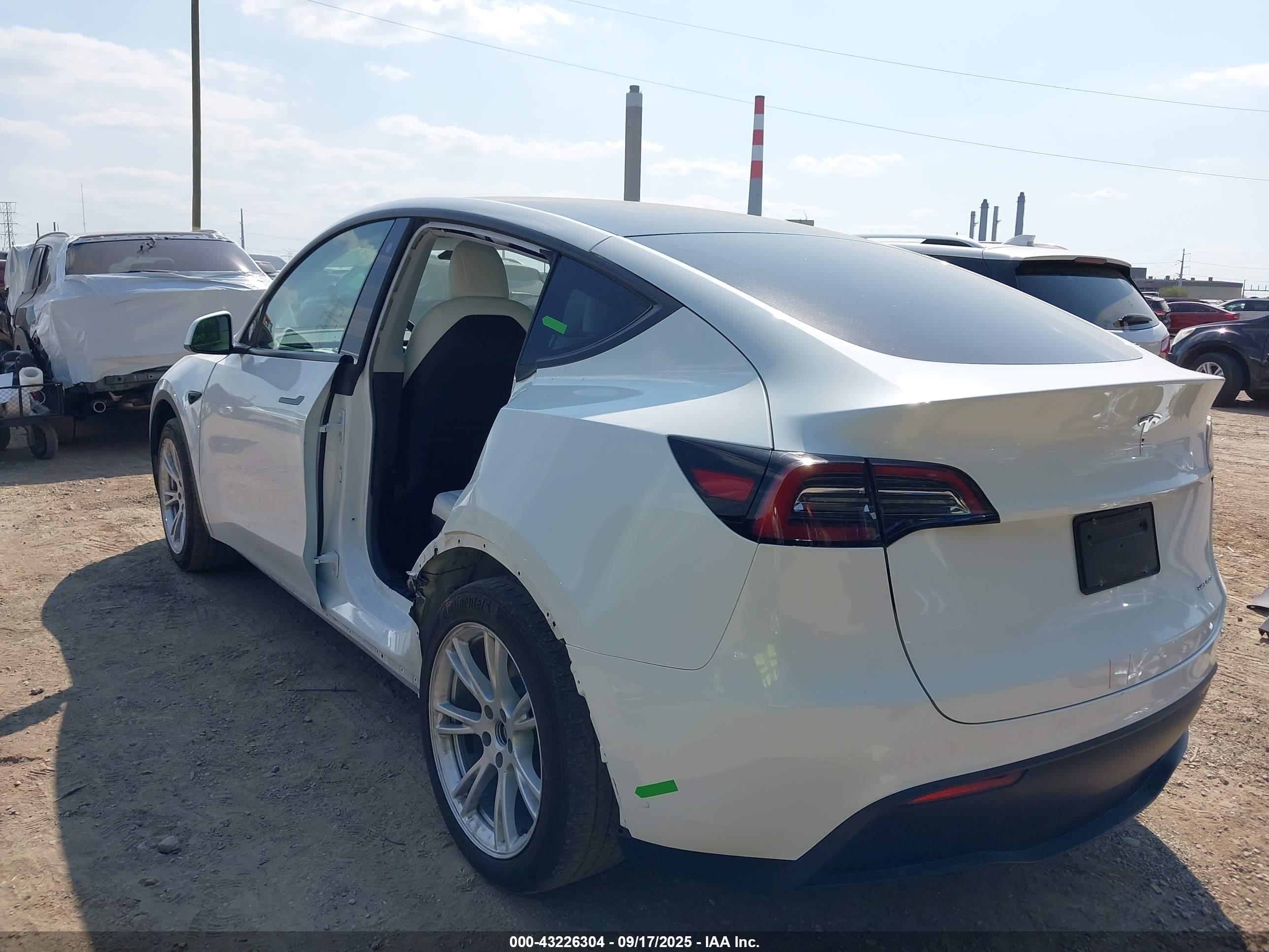 TESLA MODEL image 3