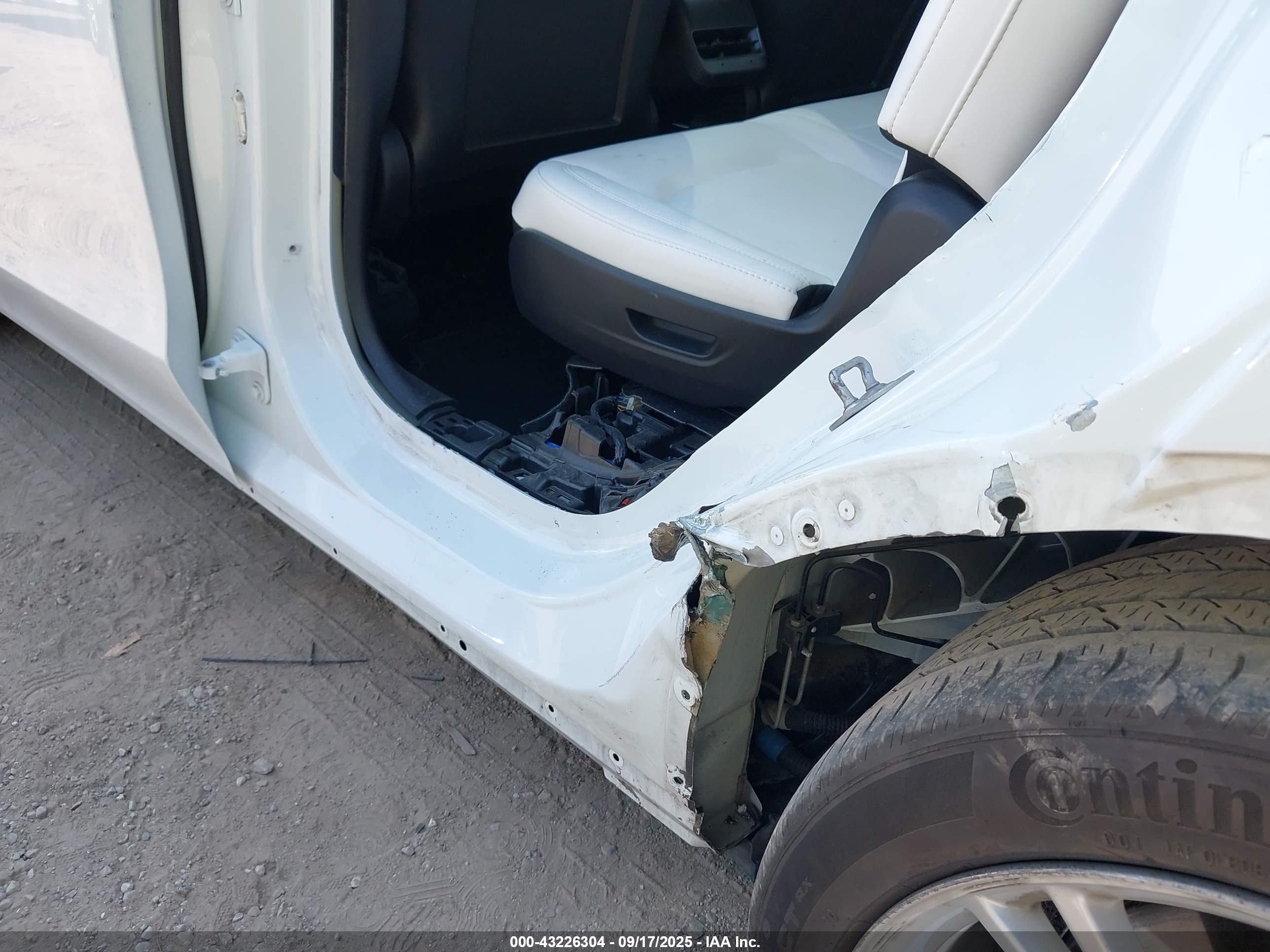 TESLA MODEL image 6