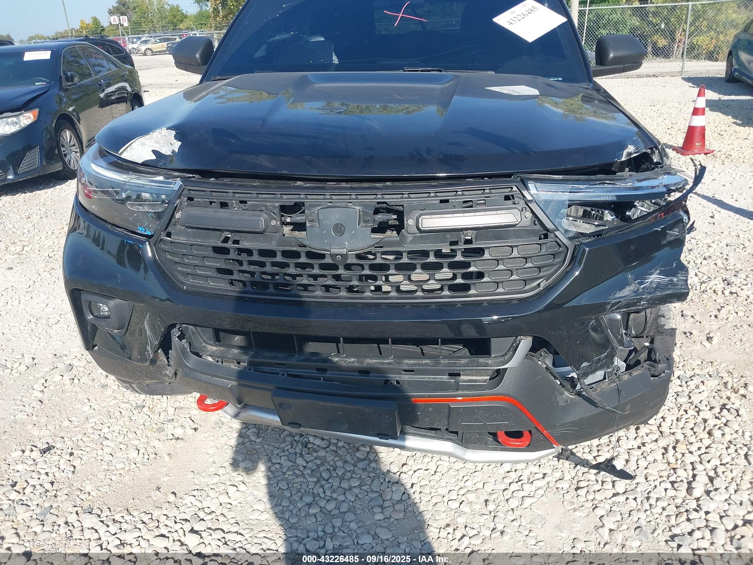 FORD EXPLORER image 6