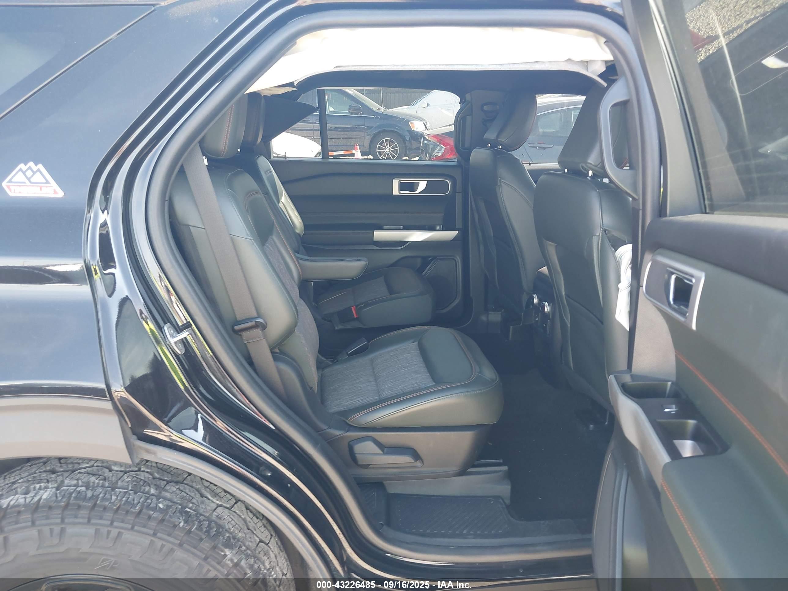 FORD EXPLORER image 8