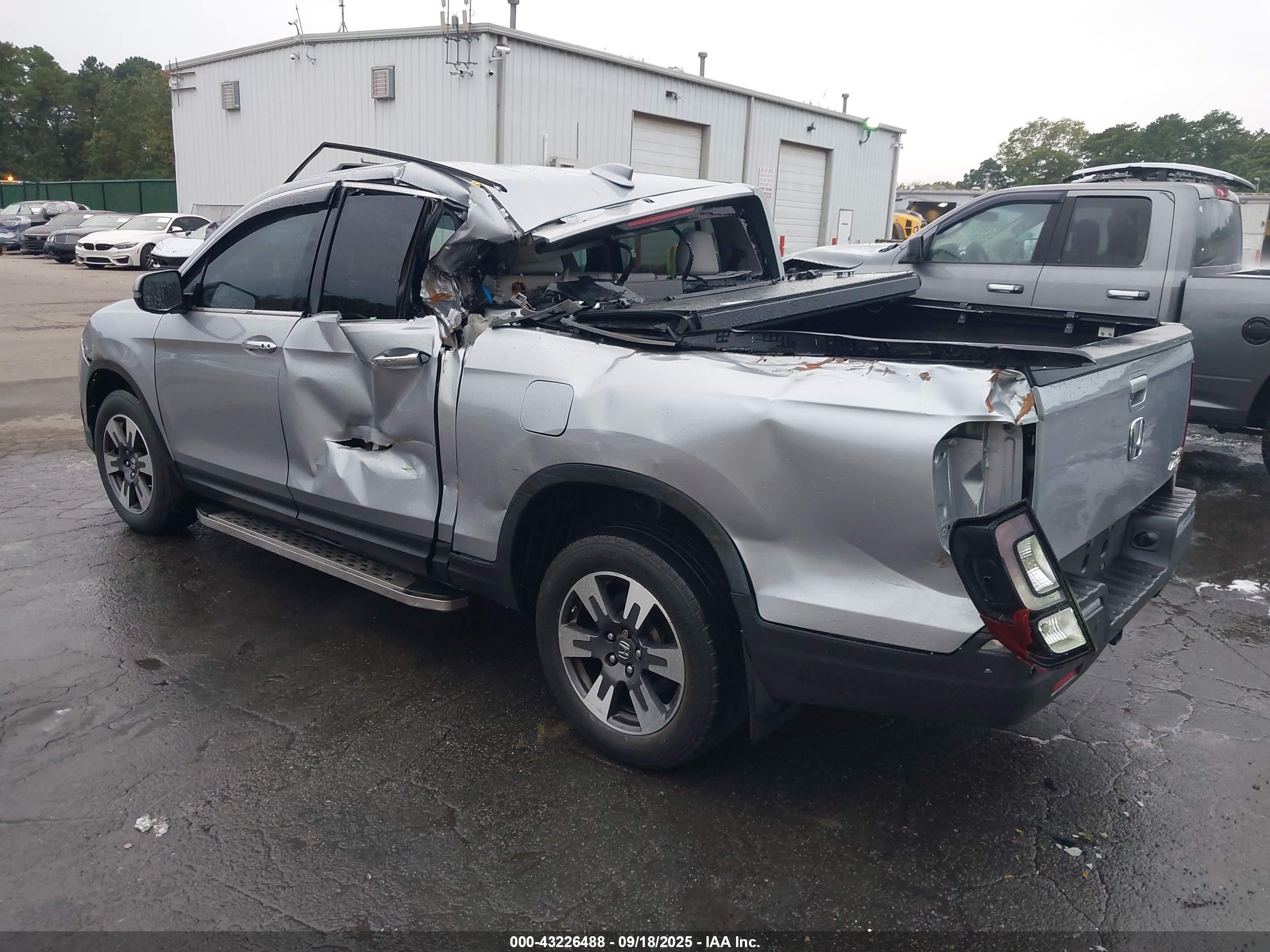 HONDA RIDGELINE image 3