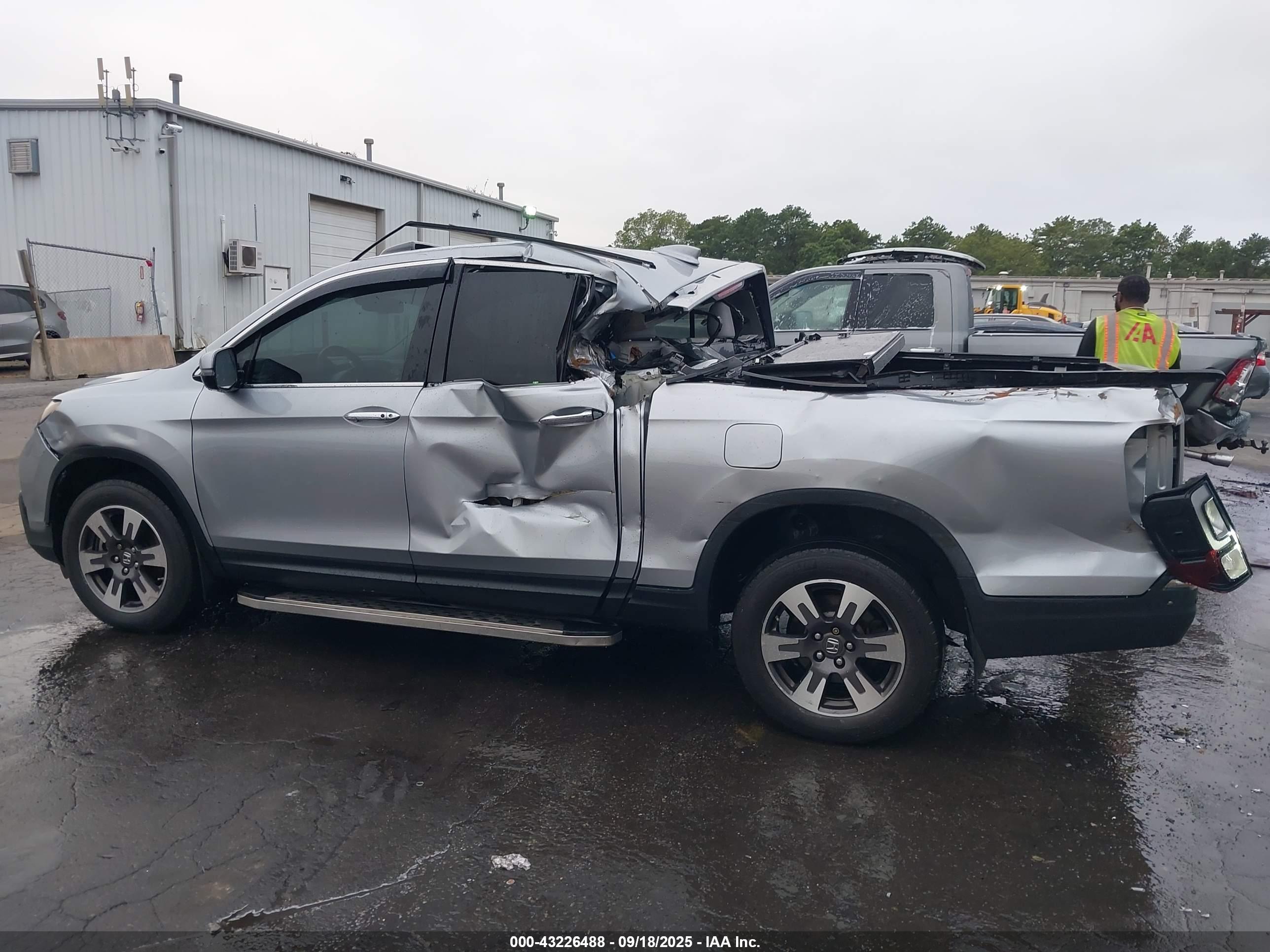 HONDA RIDGELINE image 6