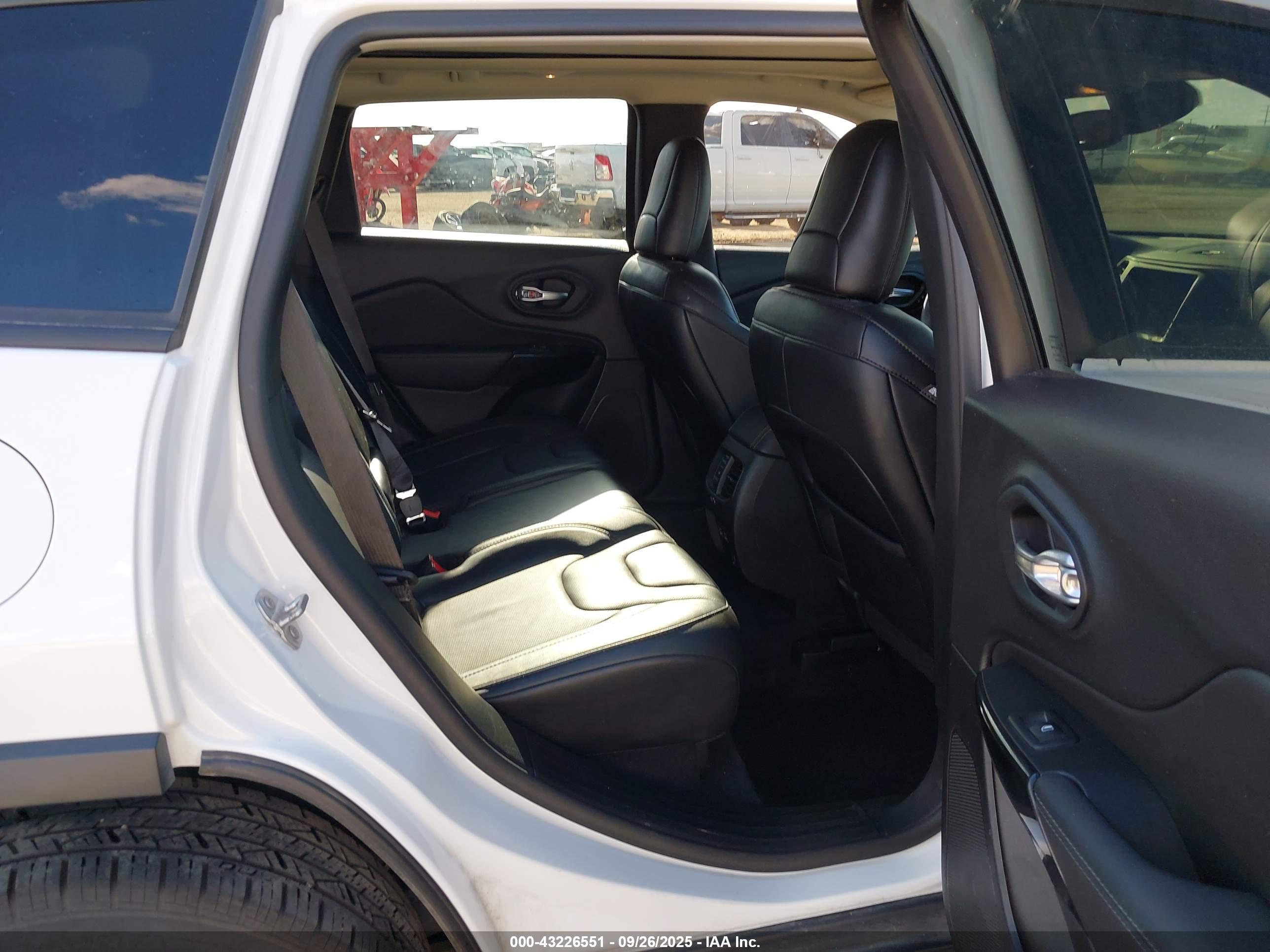 JEEP CHEROKEE image 8
