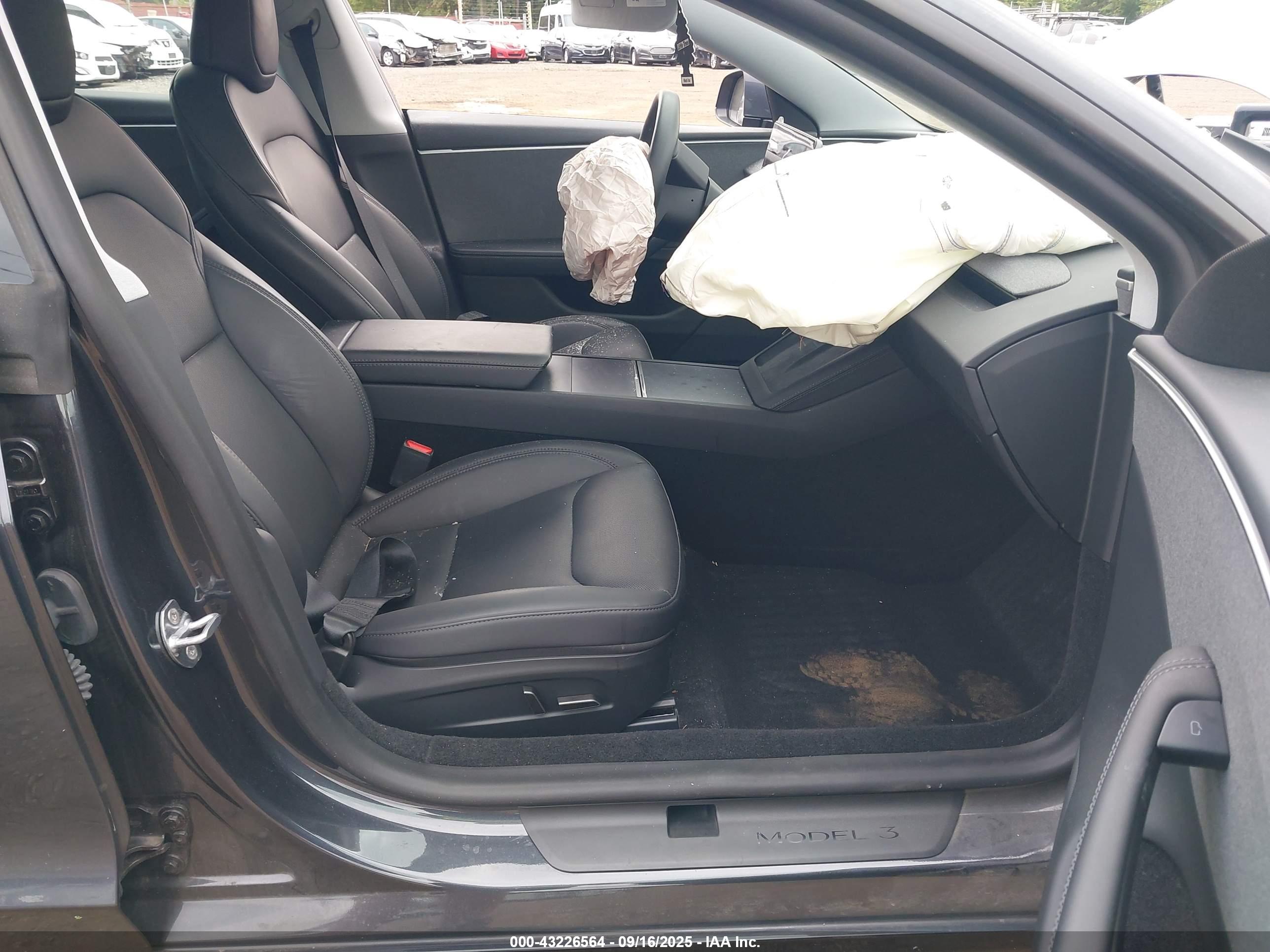 TESLA MODEL image 5
