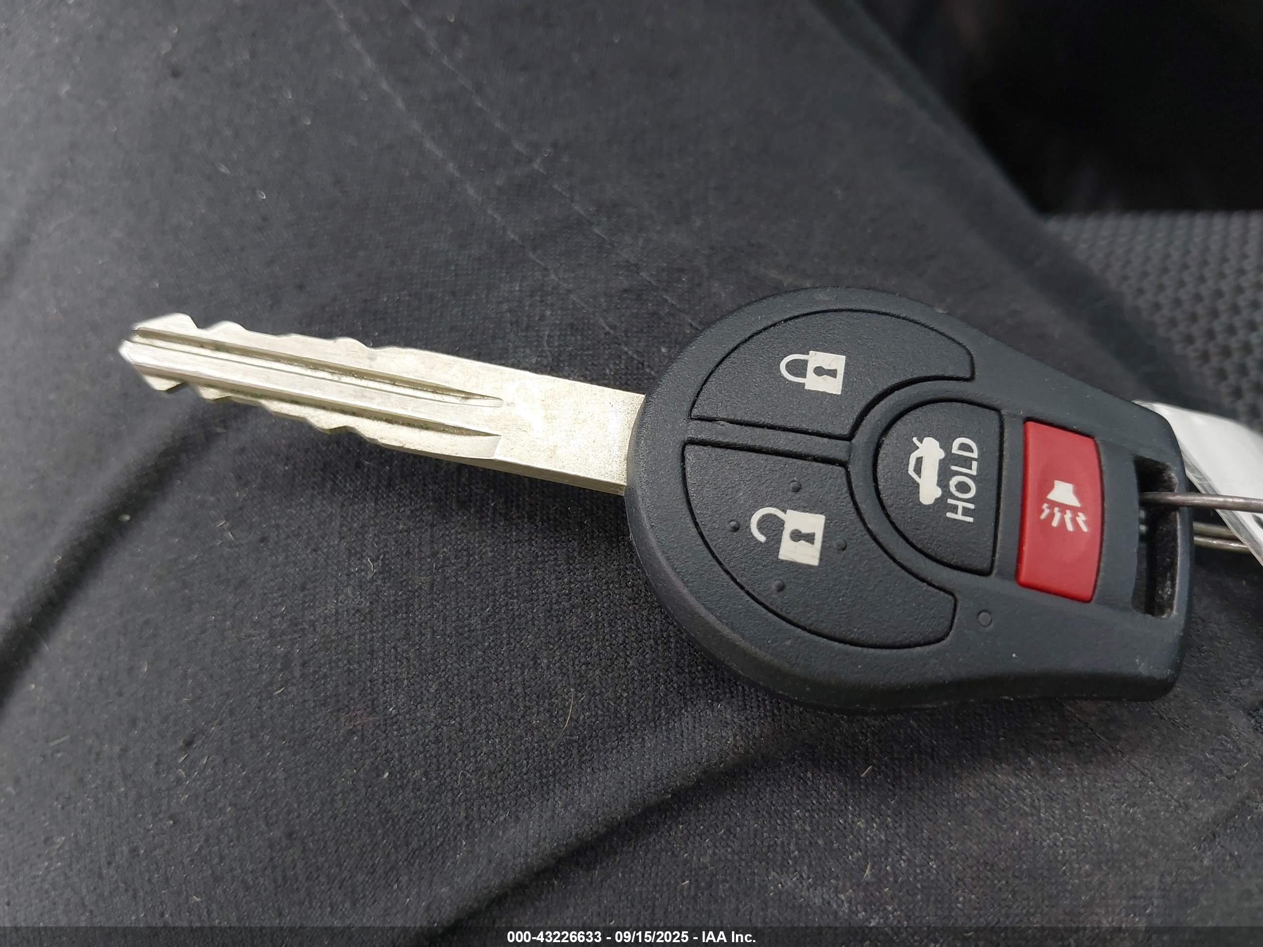 NISSAN VERSA image 11