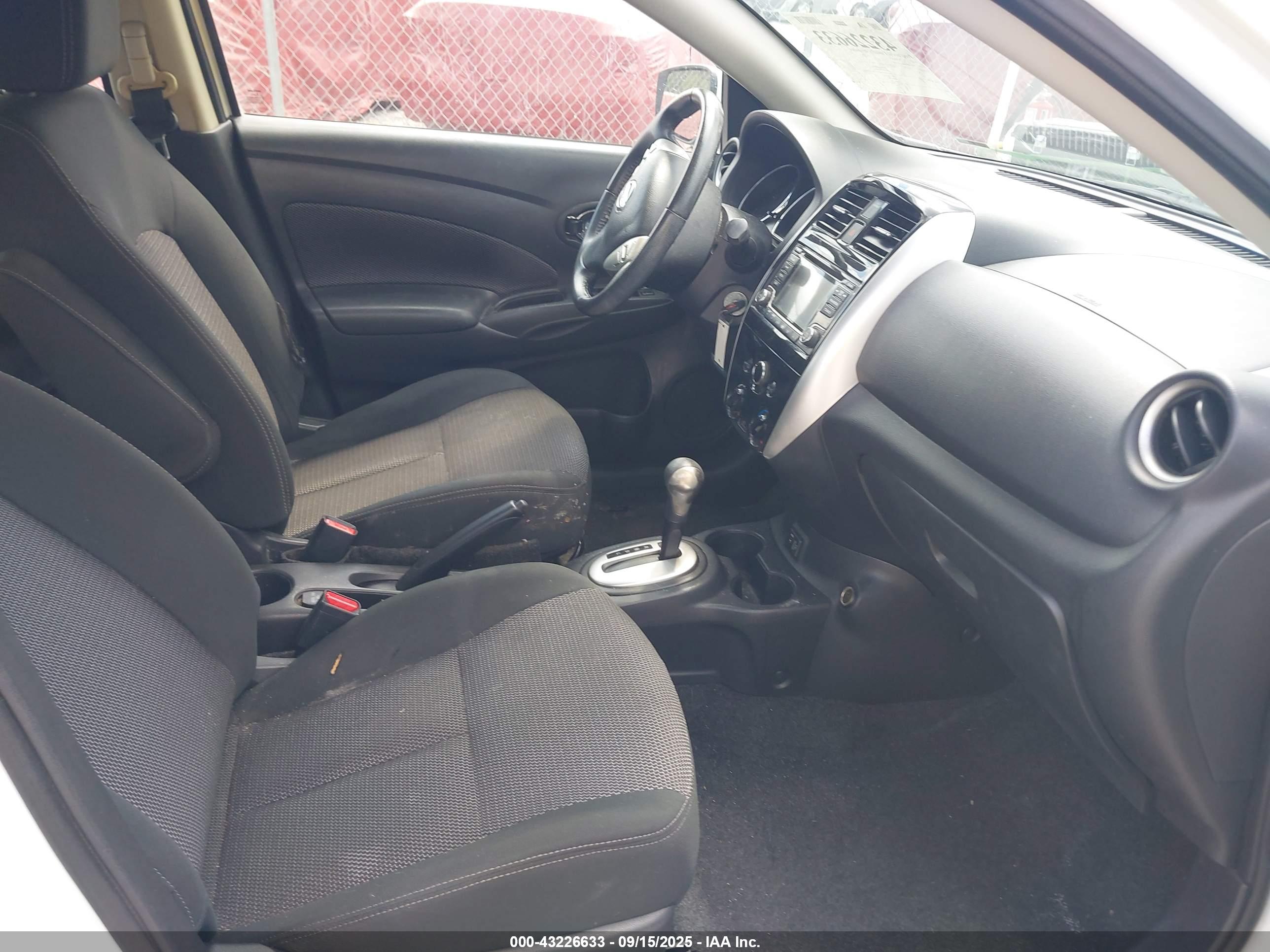 NISSAN VERSA image 5