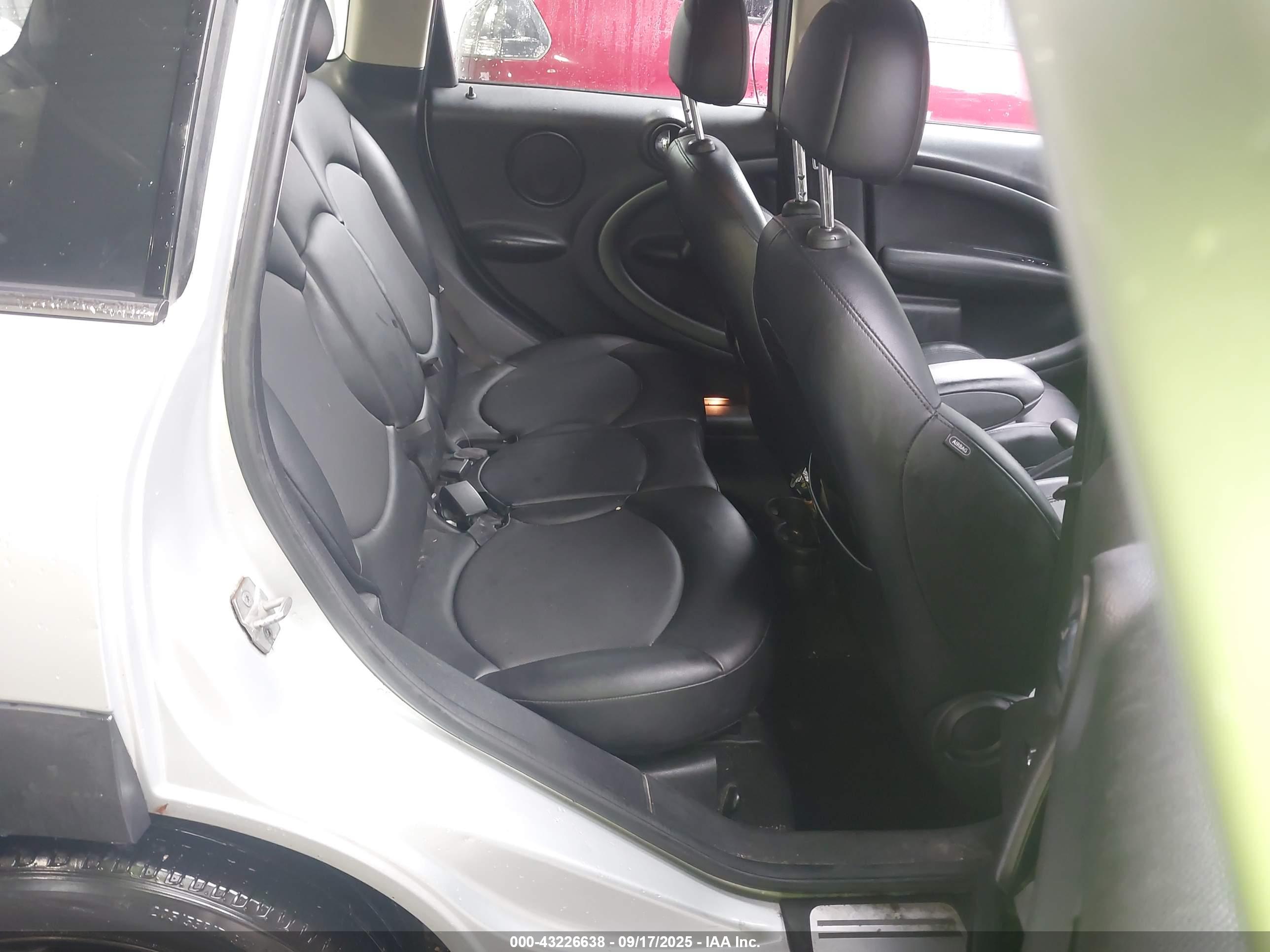 MINI COUNTRYMAN image 8