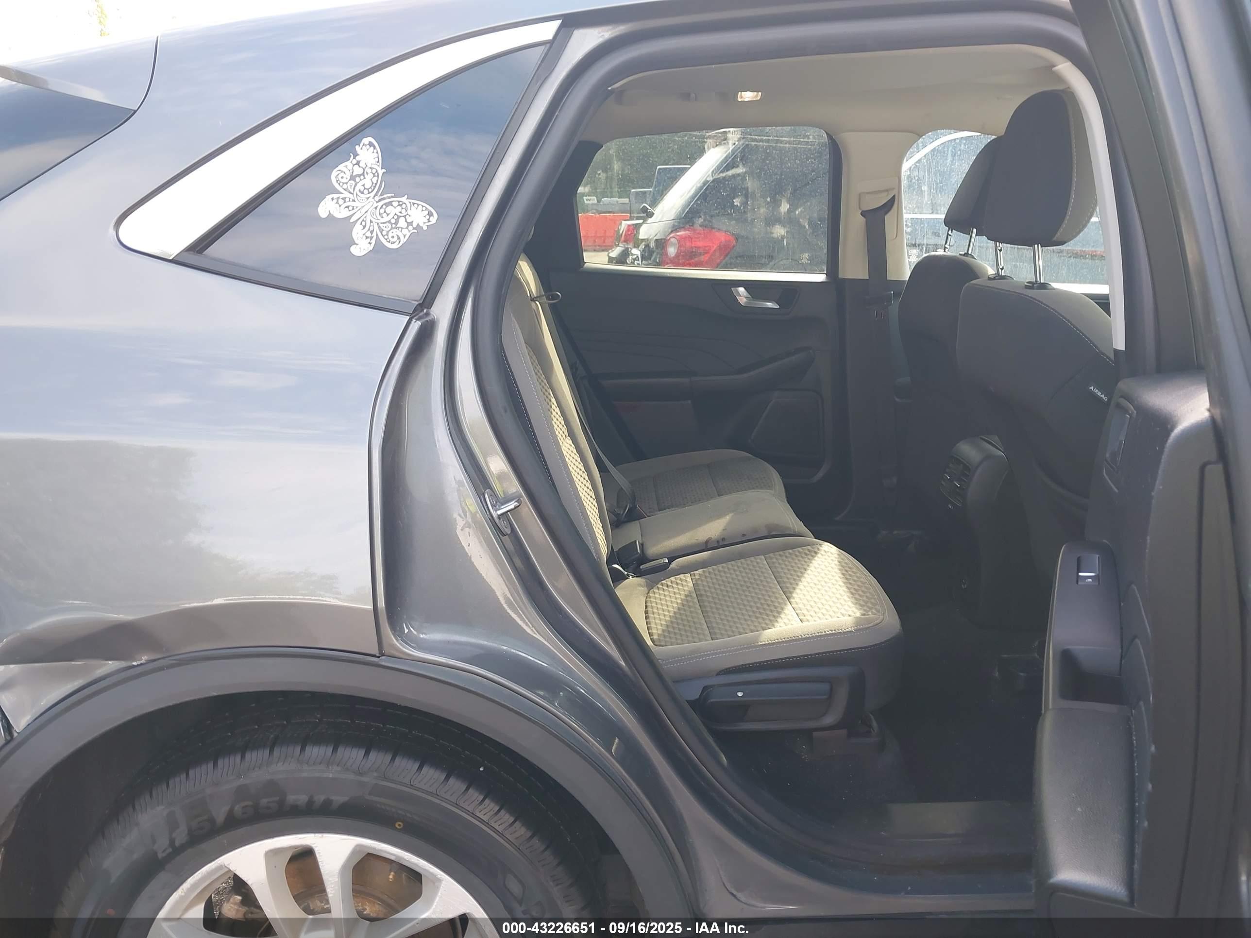 FORD ESCAPE image 8