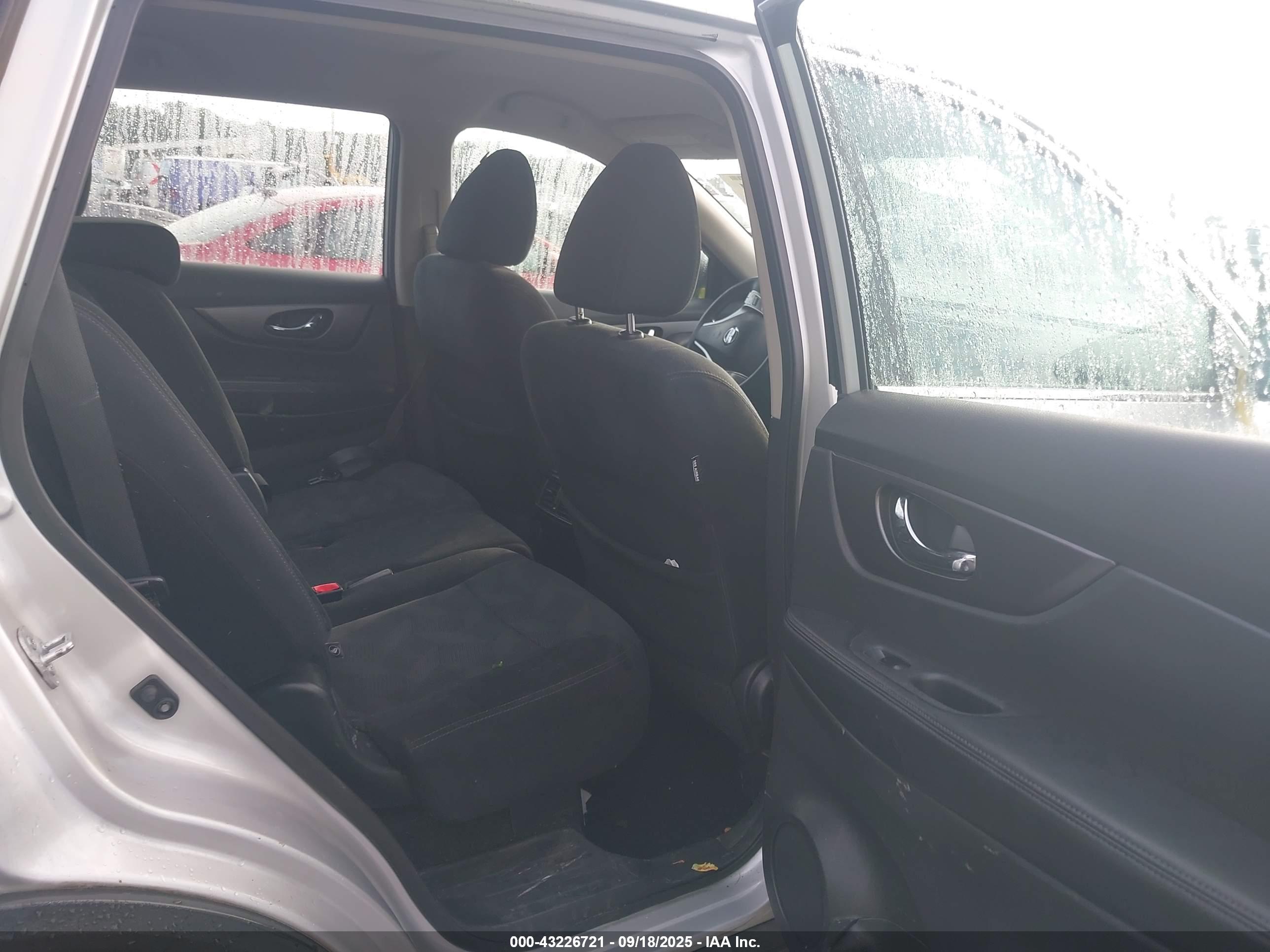 NISSAN ROGUE image 8