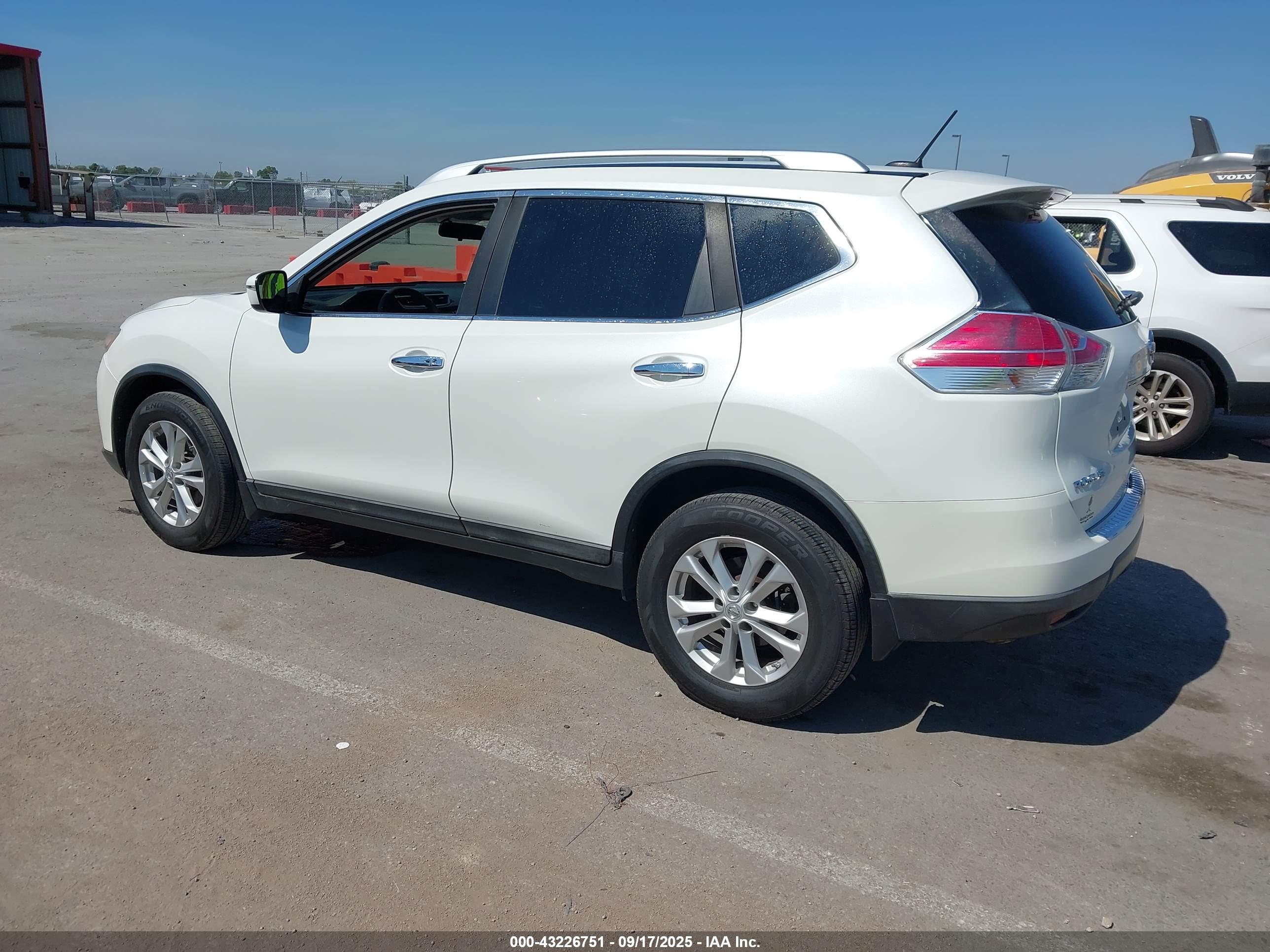 NISSAN ROGUE image 3