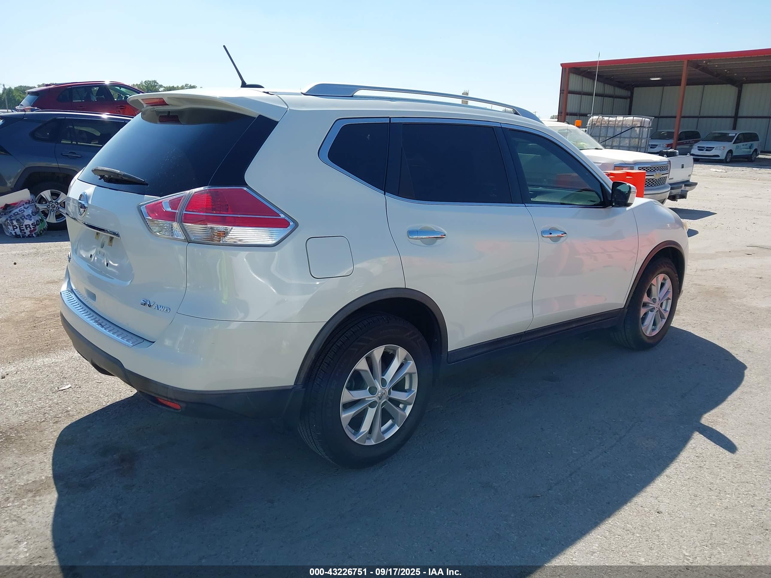 NISSAN ROGUE image 4
