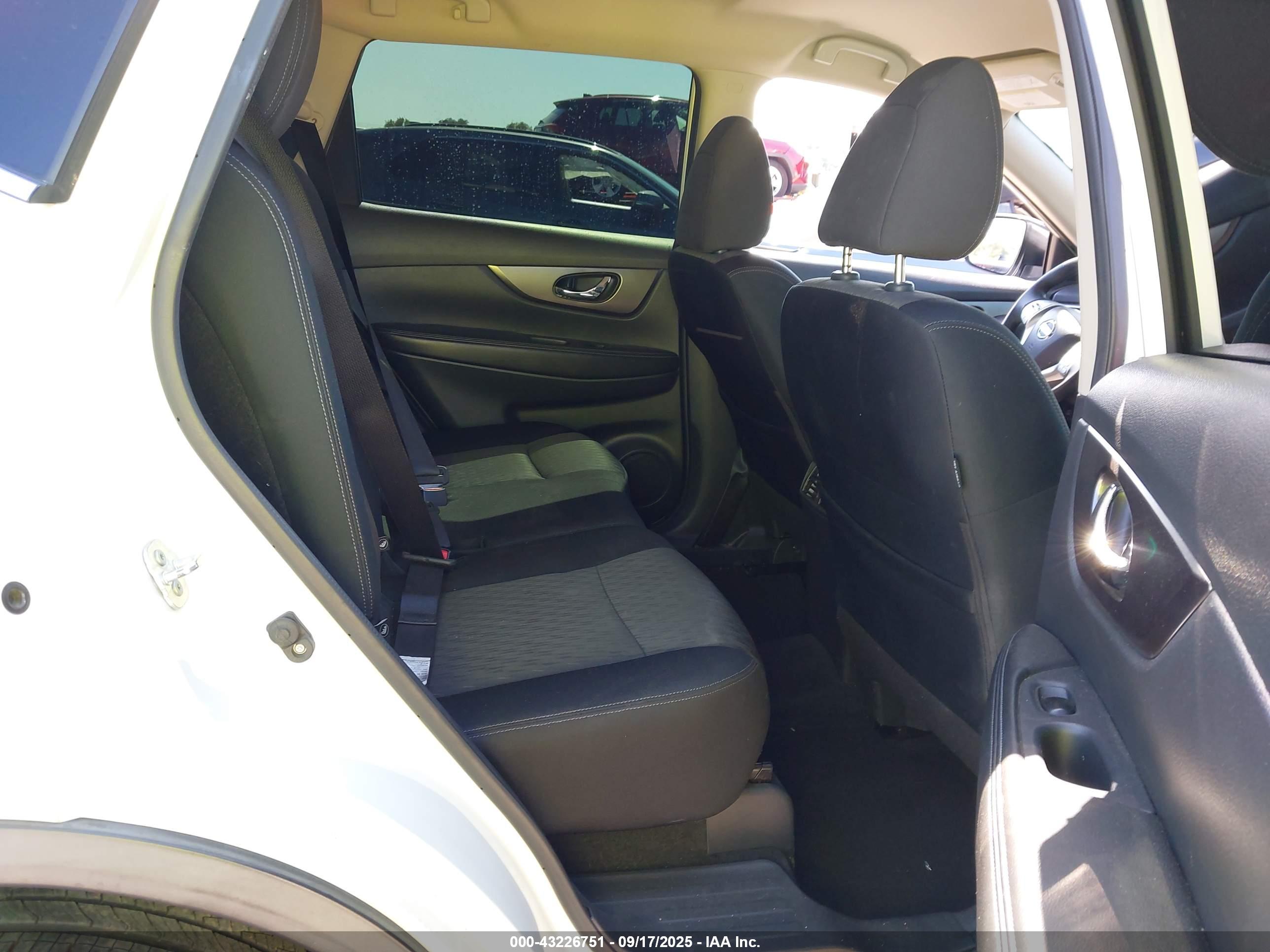 NISSAN ROGUE image 8